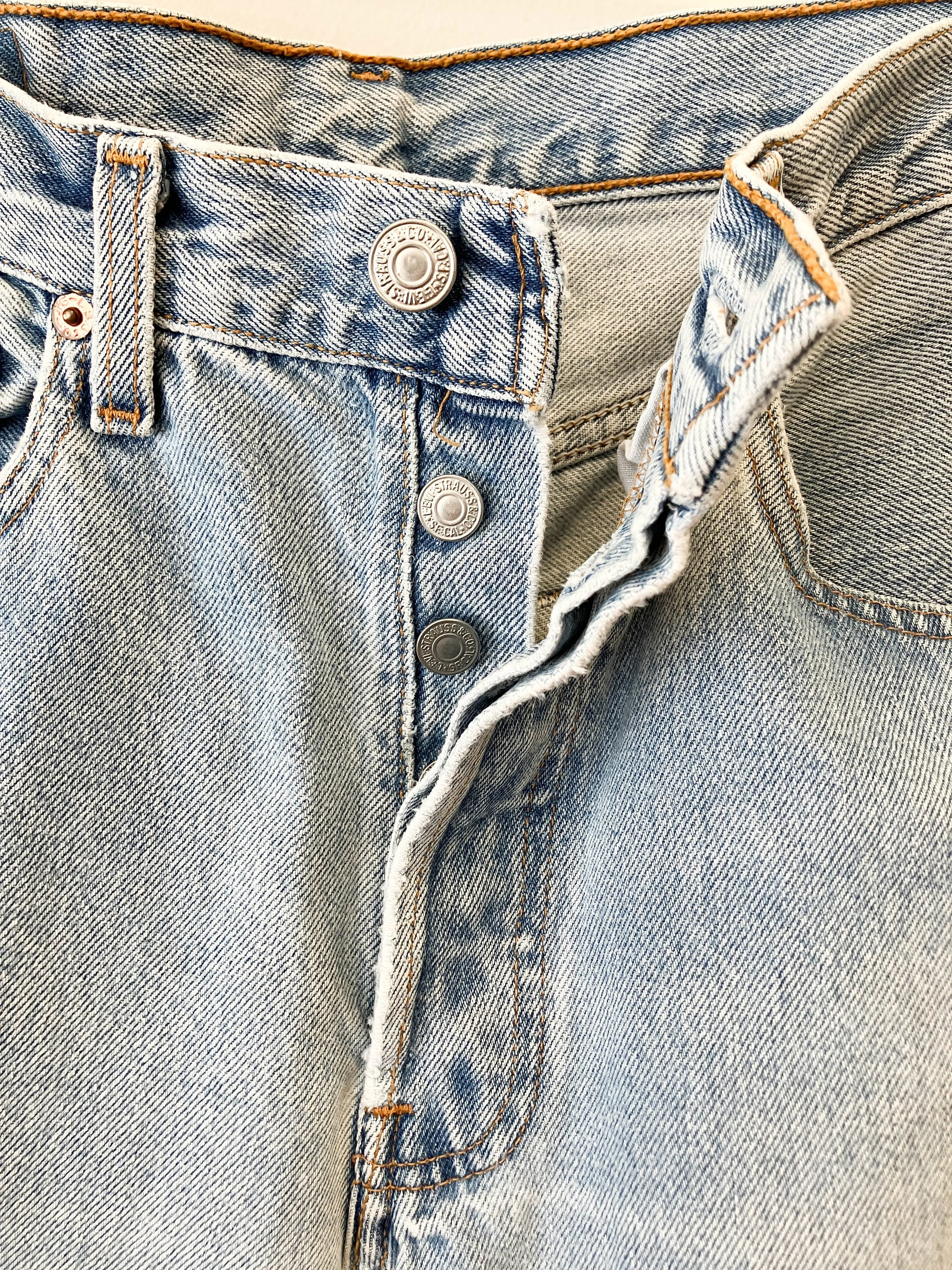 levis with knee (4 of 9).jpg