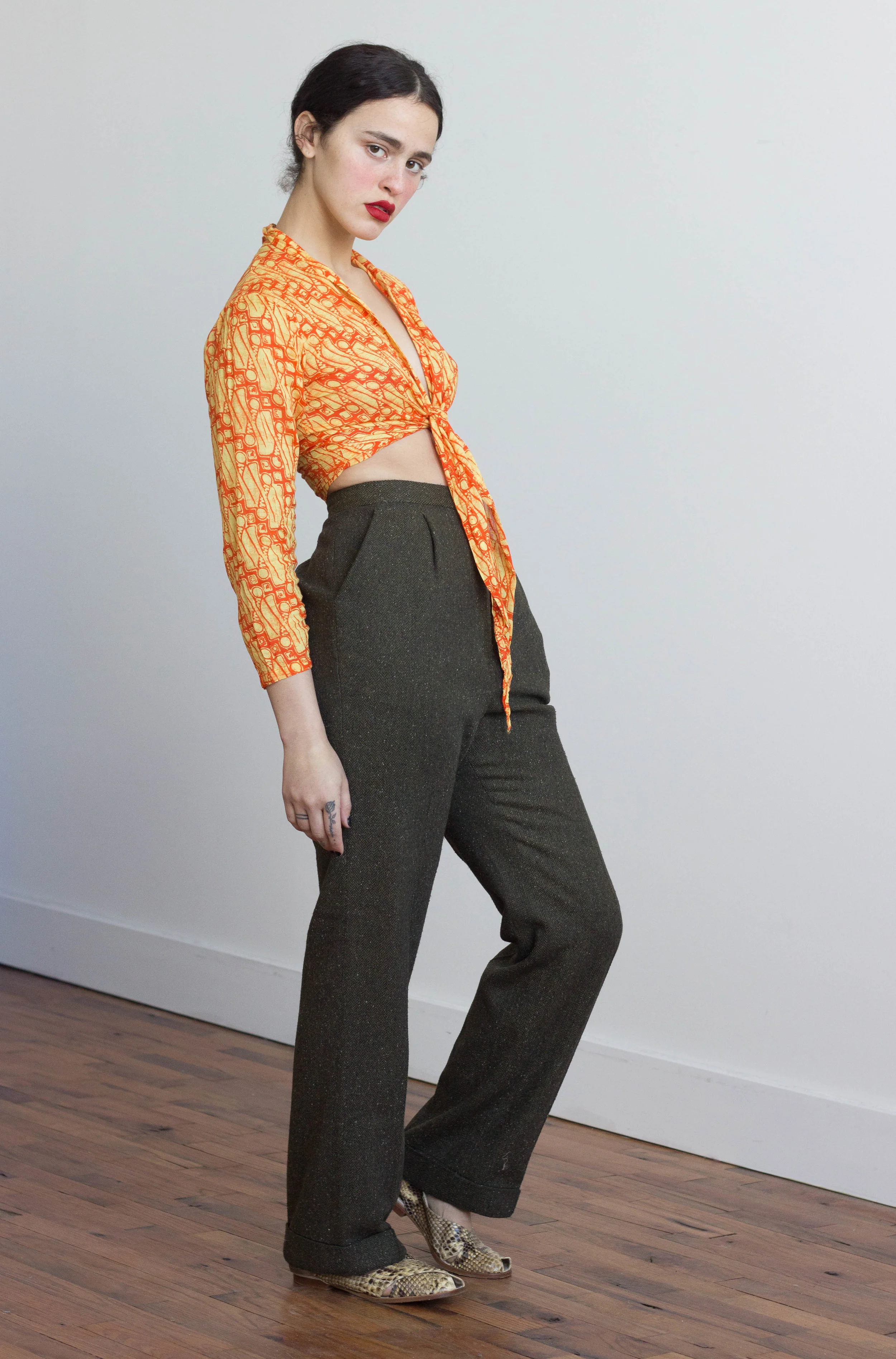 crop and green pants (5 of 6).jpg