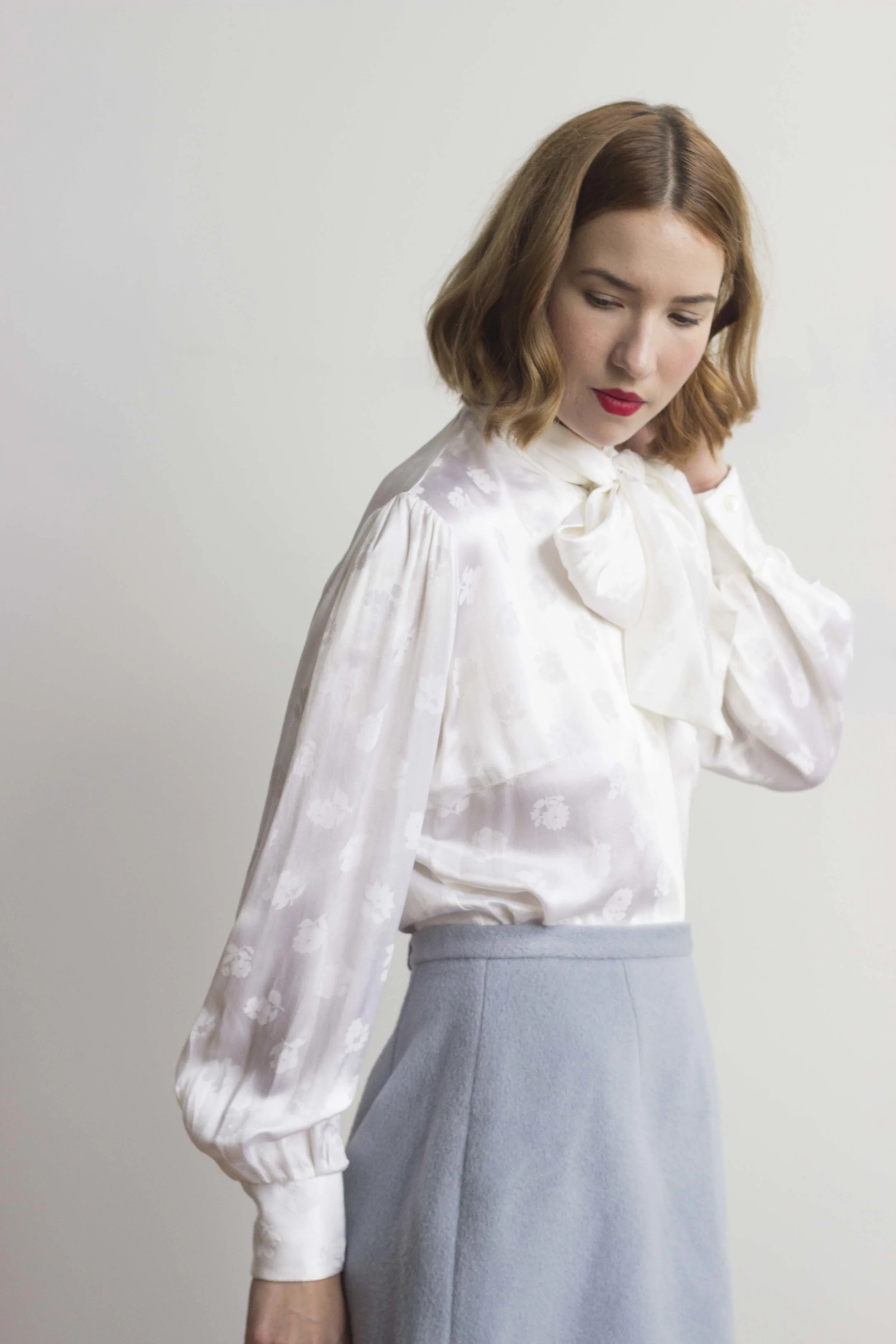 1980s White Daisy Satin Tie Blouse