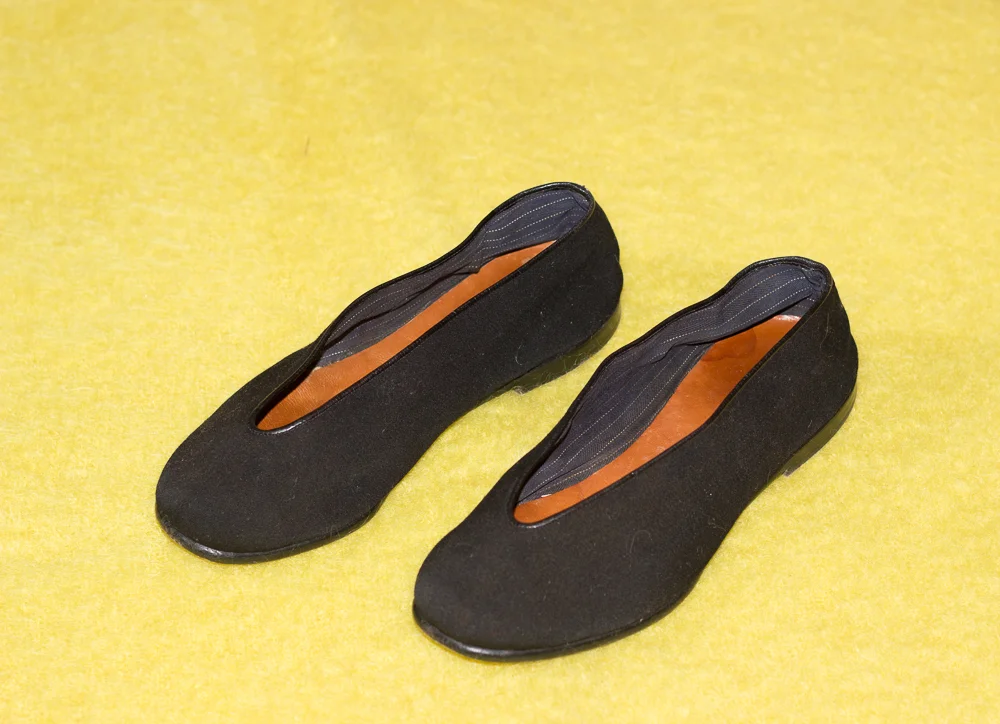 Vintage Handmade V-Cut Glove Flats