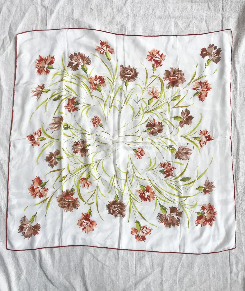 carnation scarf (1 of 3).jpg