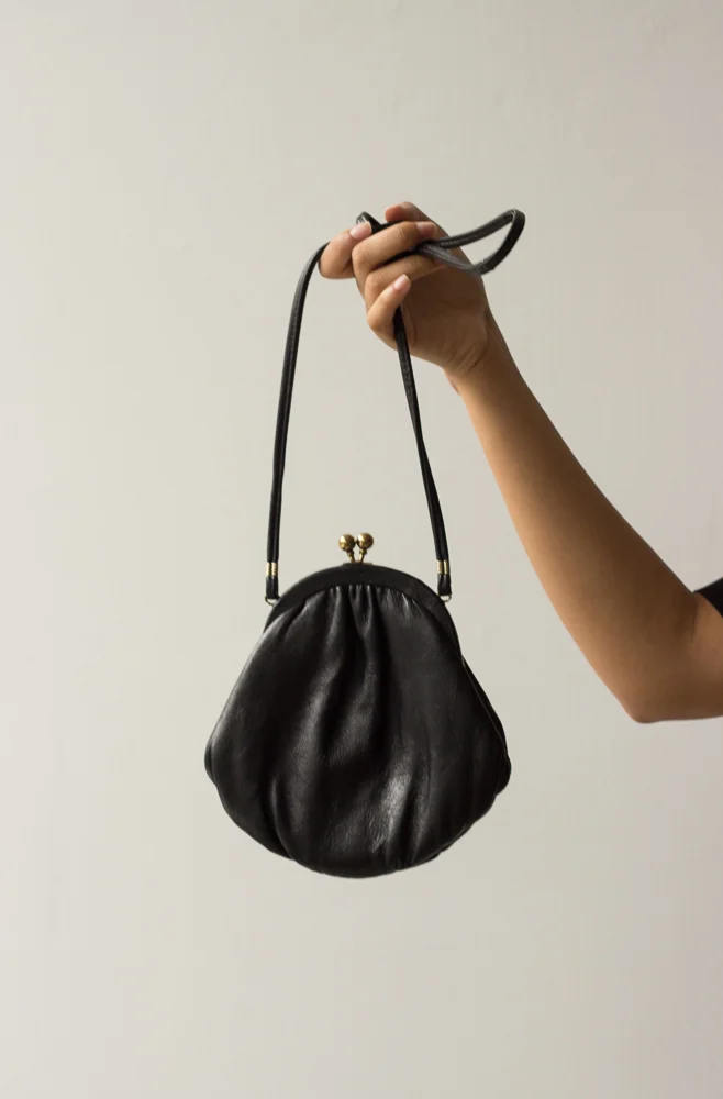 1980s Black Leather Kisslock Crossbody