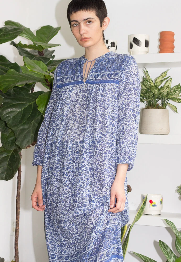 indian cotton gauze dress Vintage 70's Bias A timeless and versatile shape in a staple colour to effortlessly dress up or relax in as elevated casual wear 70s star of india, block