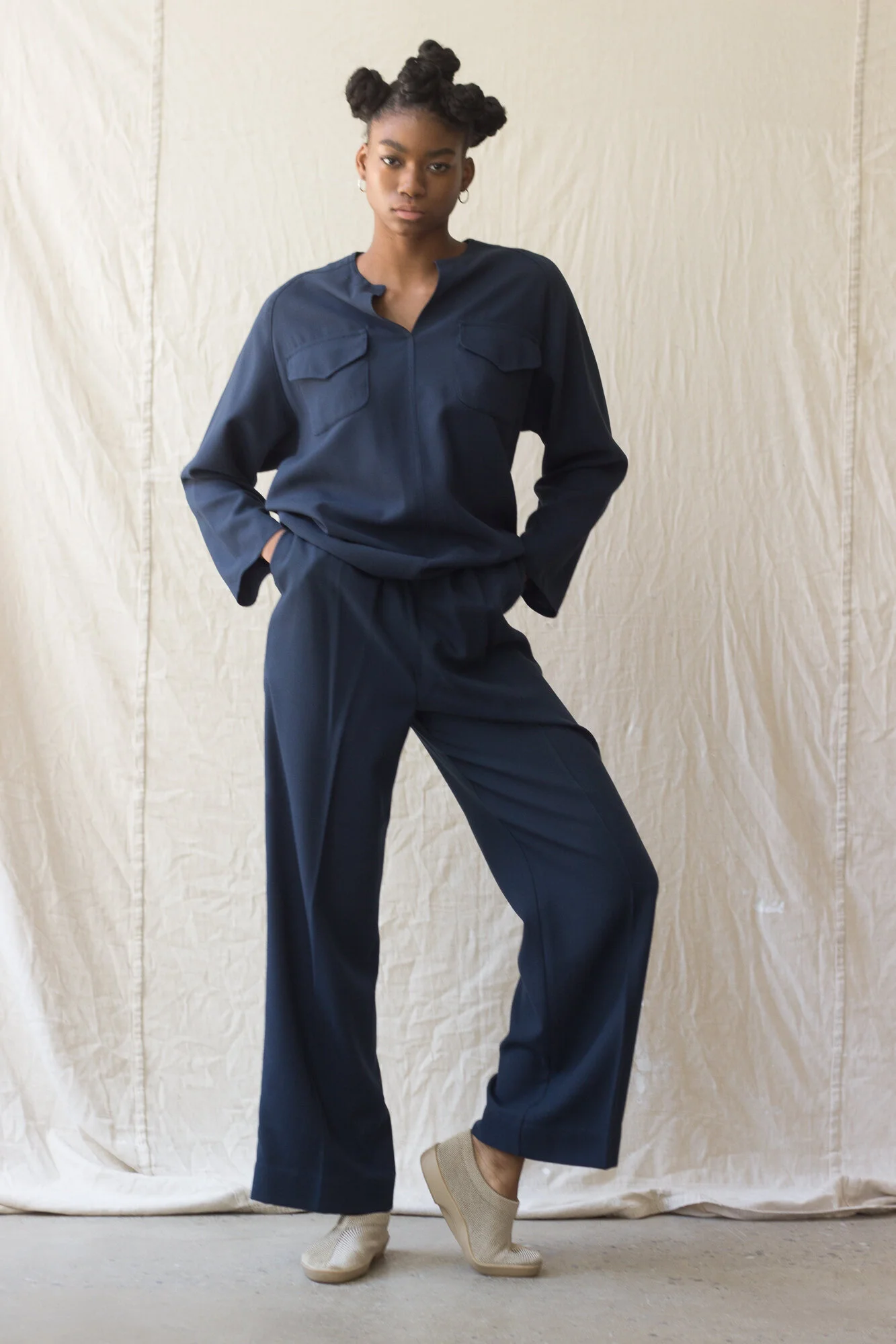 navy crepe 2 pc (1 of 4).jpg