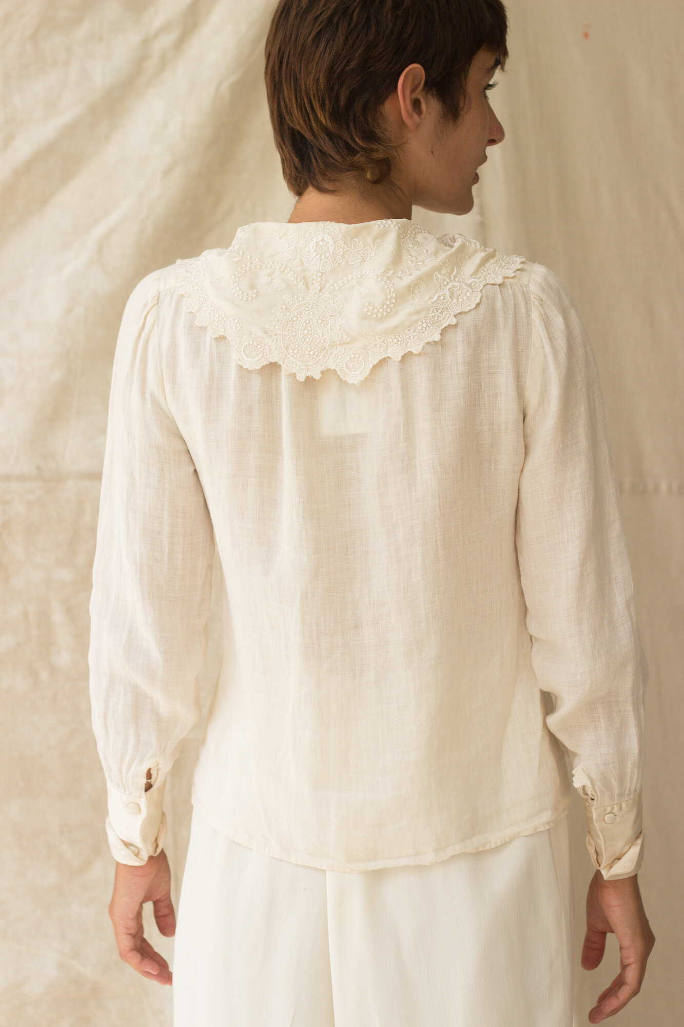 1980s Cloak of Many Colors Linen Embroidered Collar Blouse