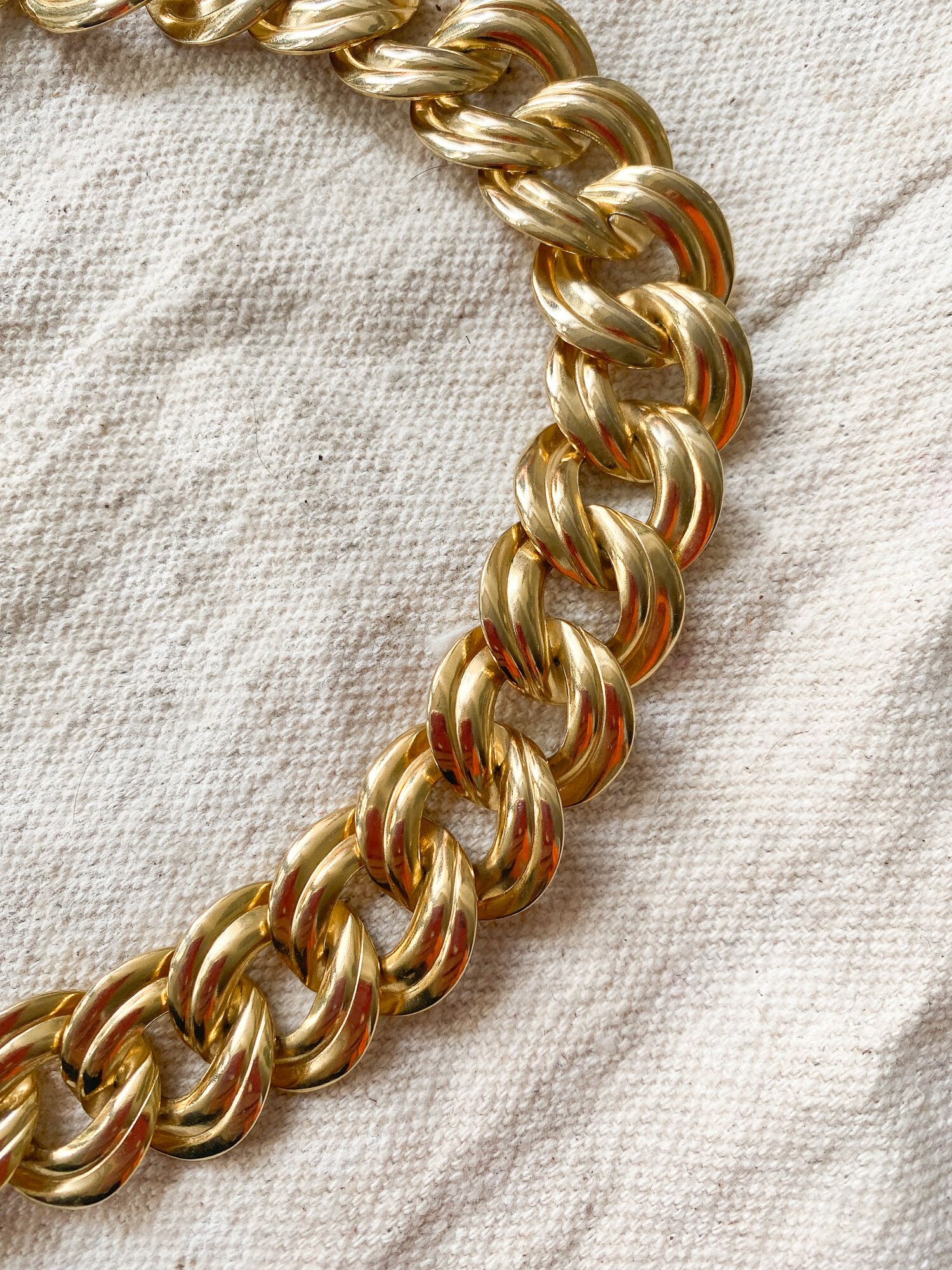 1980s Gold Ribbed Curb Chain Collar