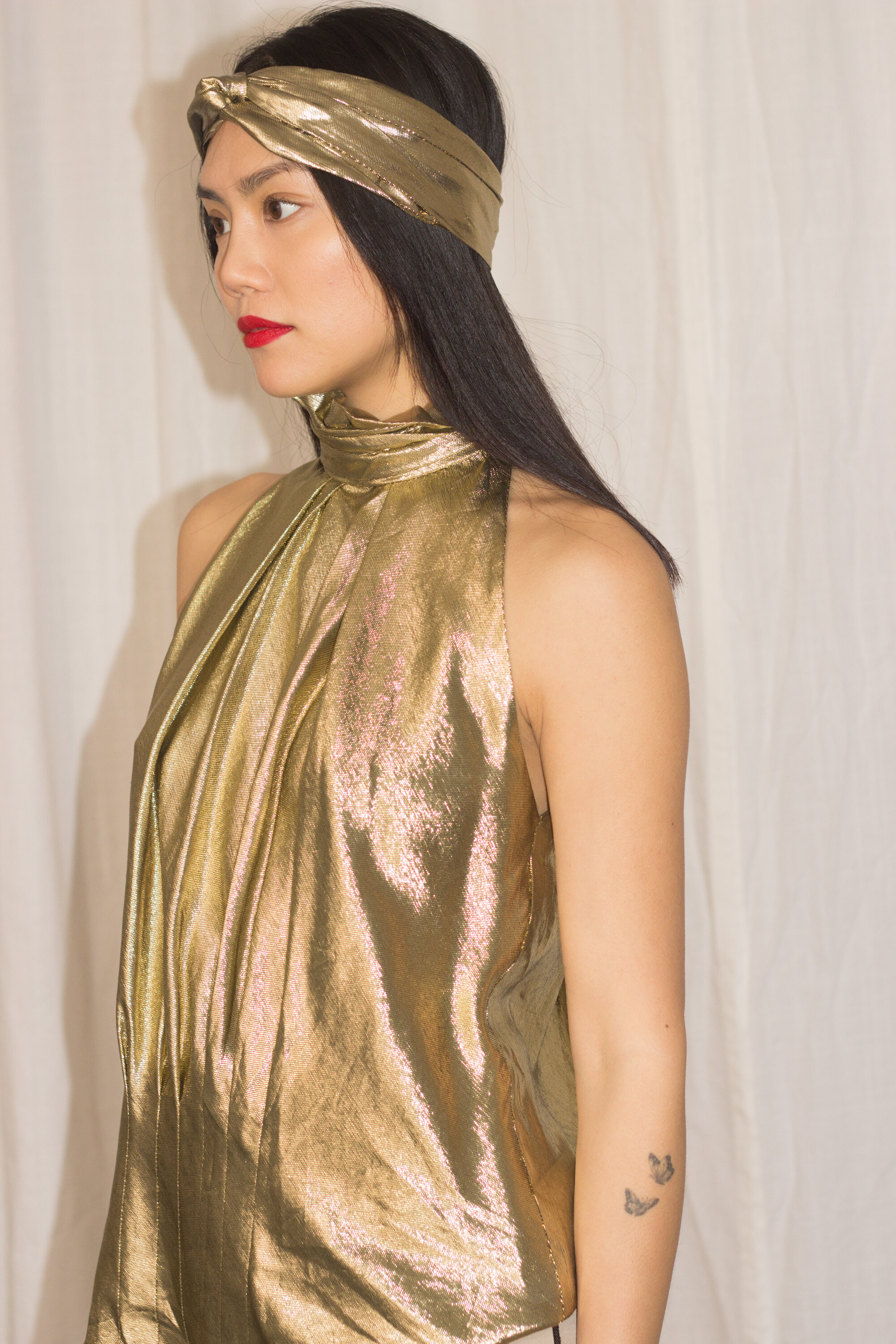 ACA 1980s Anne Klein Gold Lamé Ruffle Collar Blouse and Headband