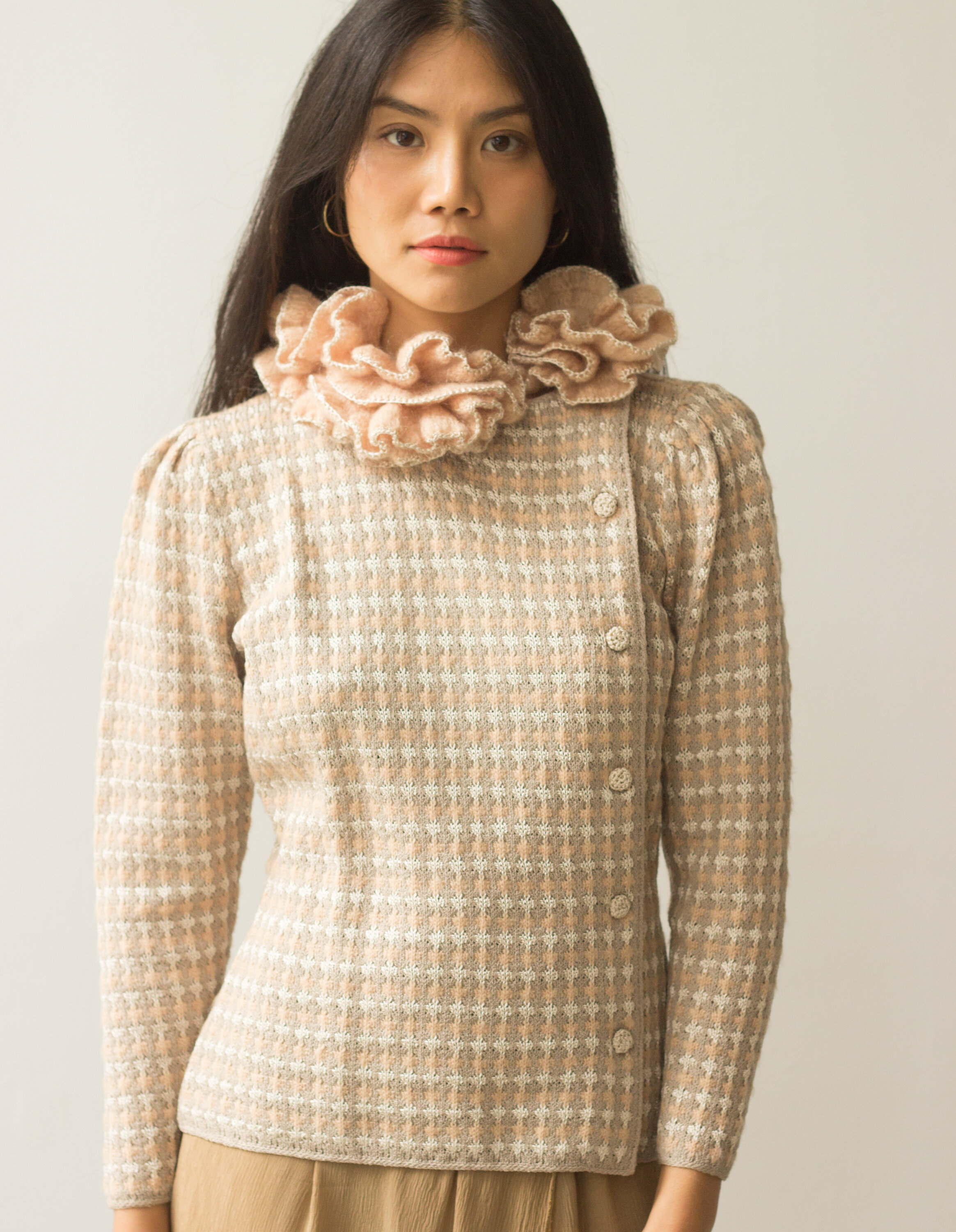 1970s Gloria Vanderbilt-esque Ruffled Collar Knit