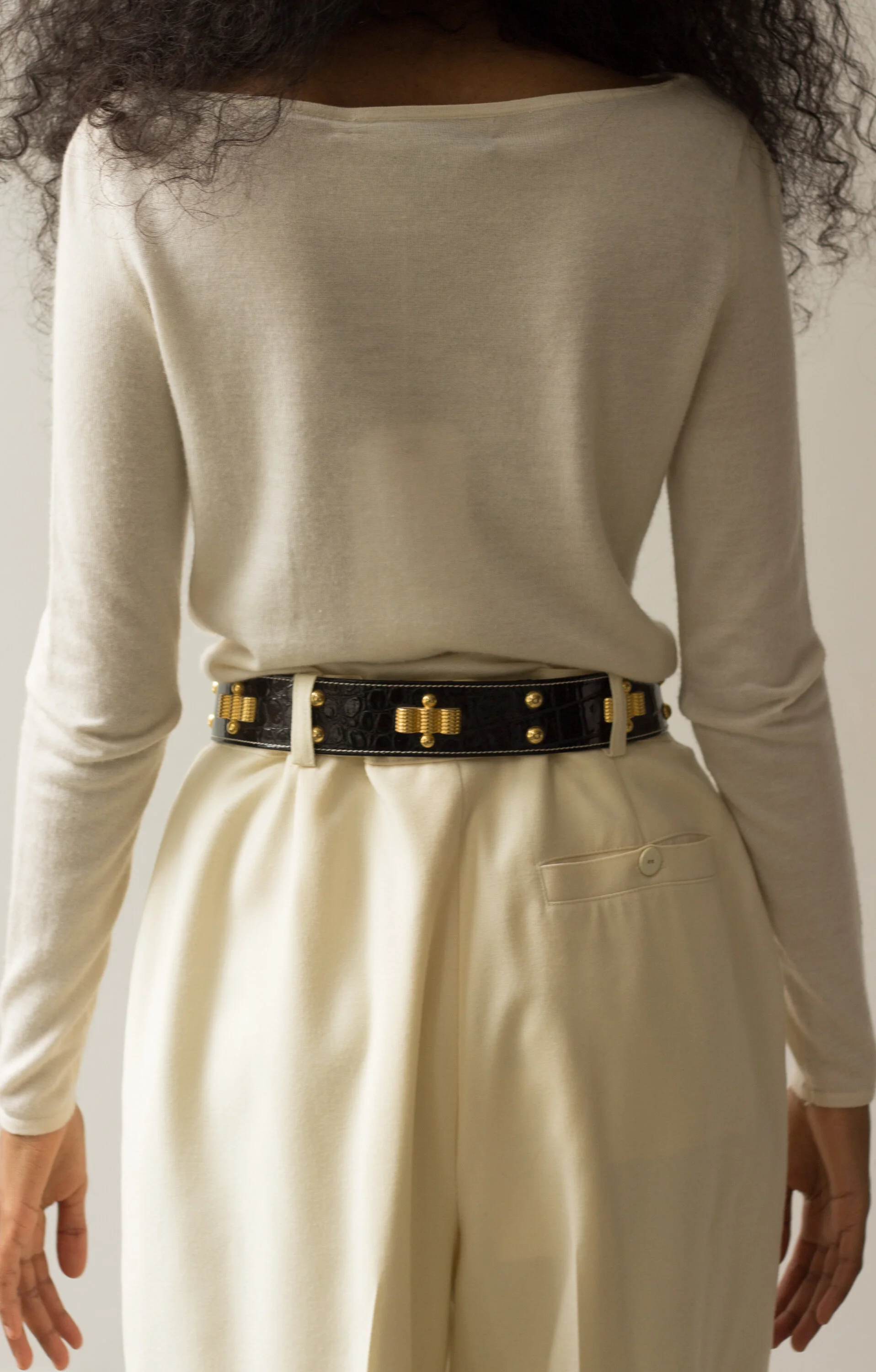 1980’s Small cinched-waisted black ruched leather belt w/ Gold Sculpted Buckle Vintage Skinny Black Leather Belt With Gold Floral Buckle  main image 3