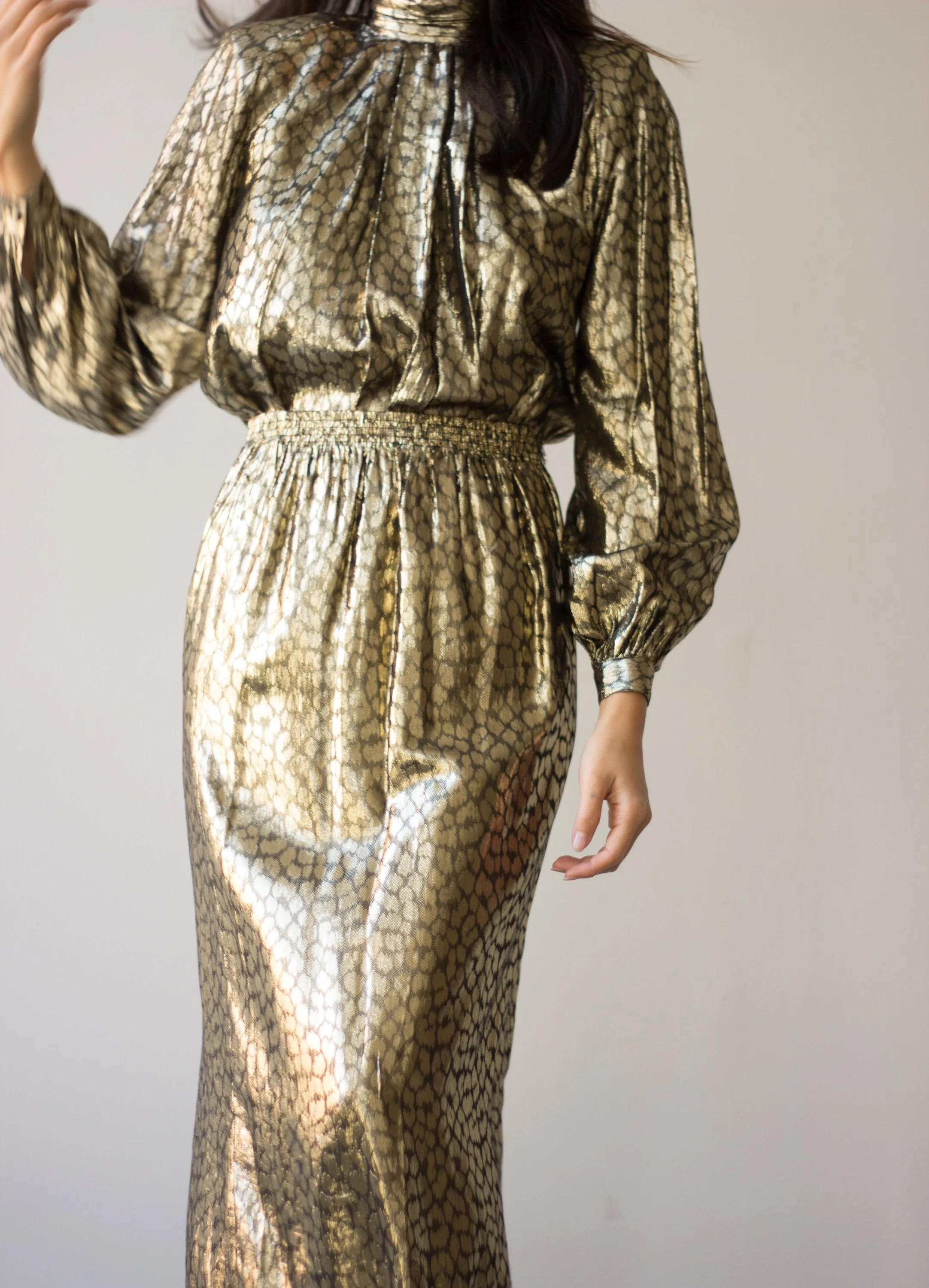 gold lamé outfit (8 of 10).jpg