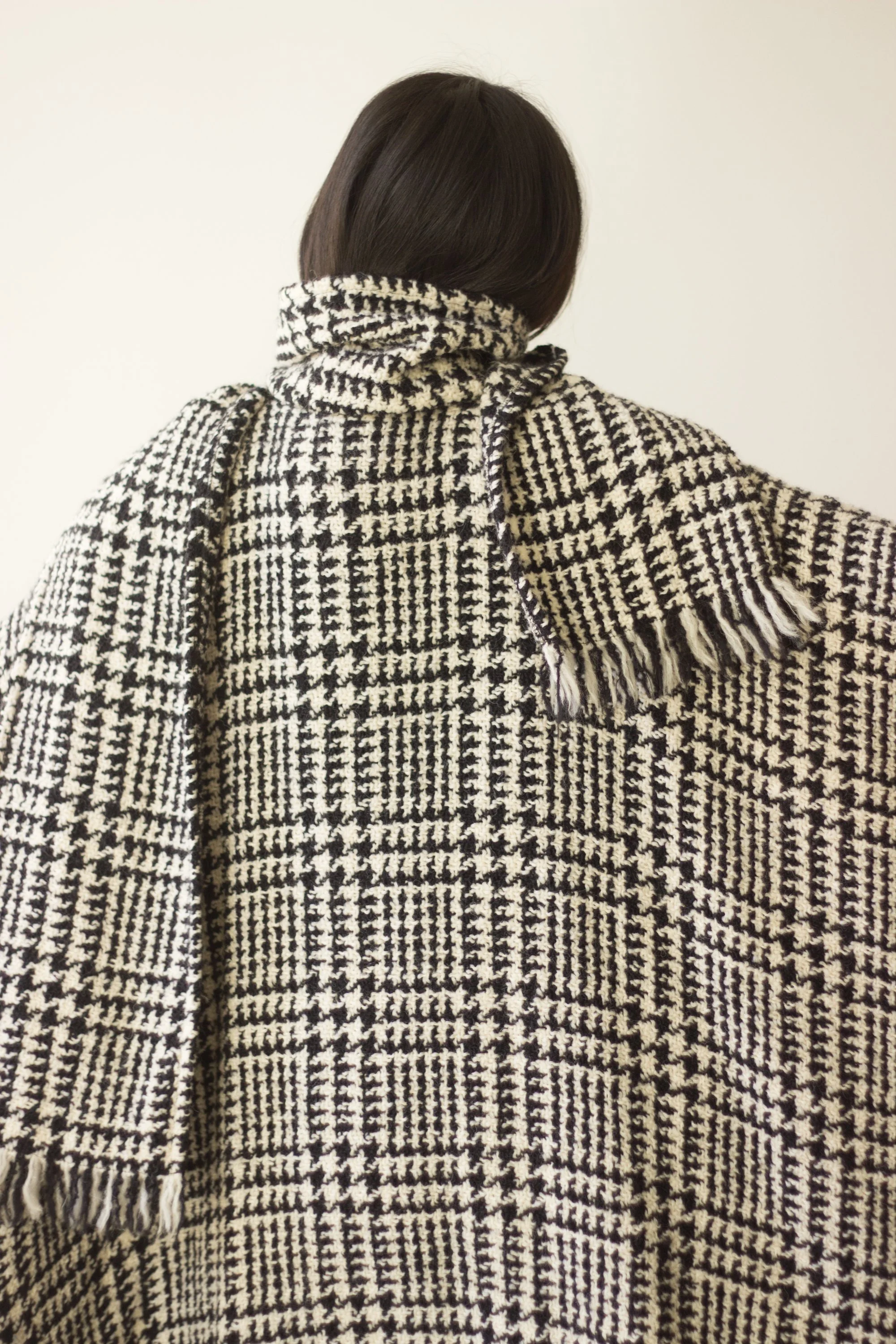 houndstooth cape (2 of 4).jpg