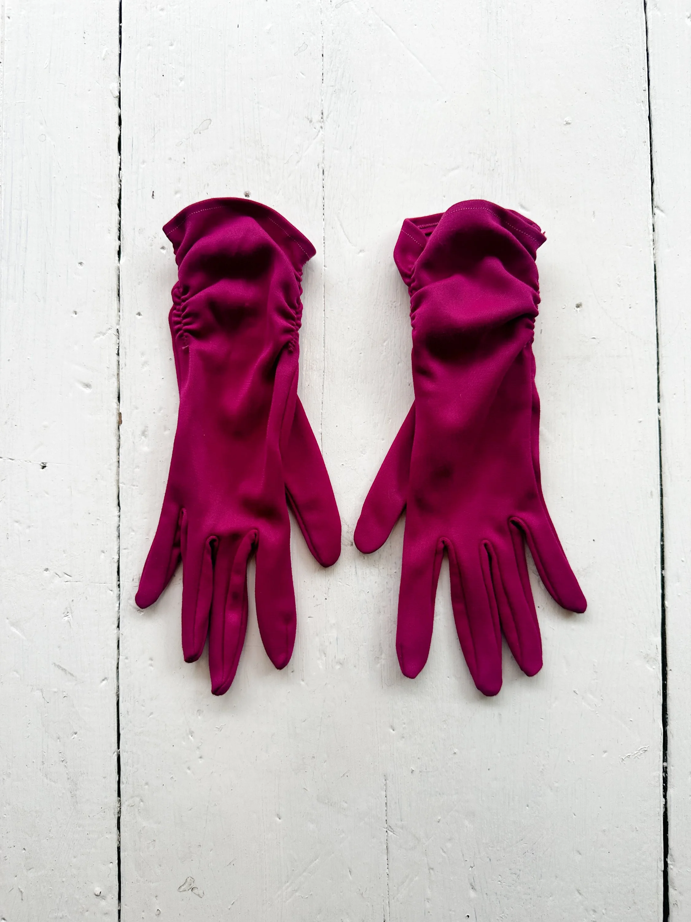 fuchsia gloves (1 of 2).jpg