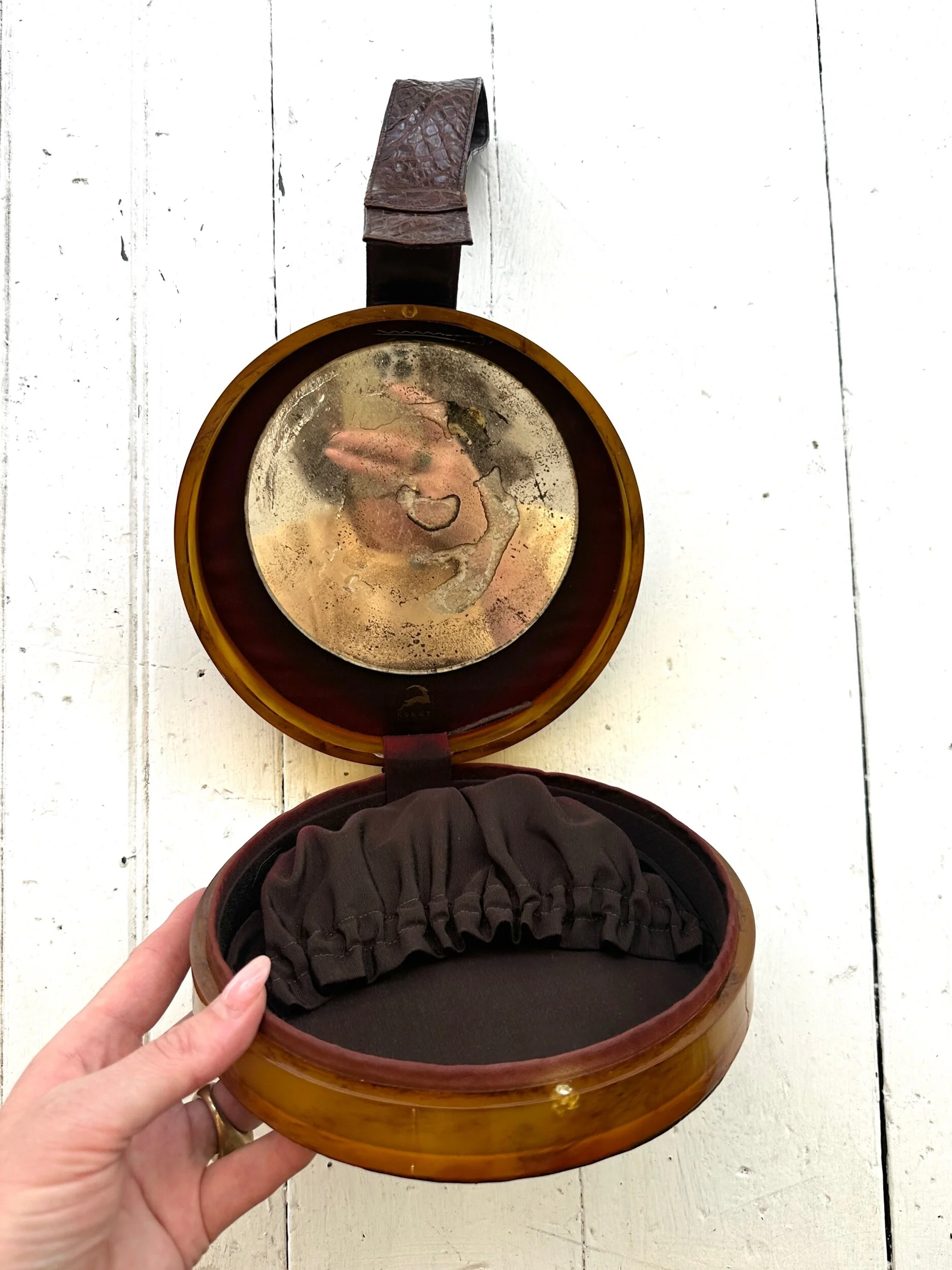 8EA06E59-06E1-428C-A3CA-A449F2279F3C