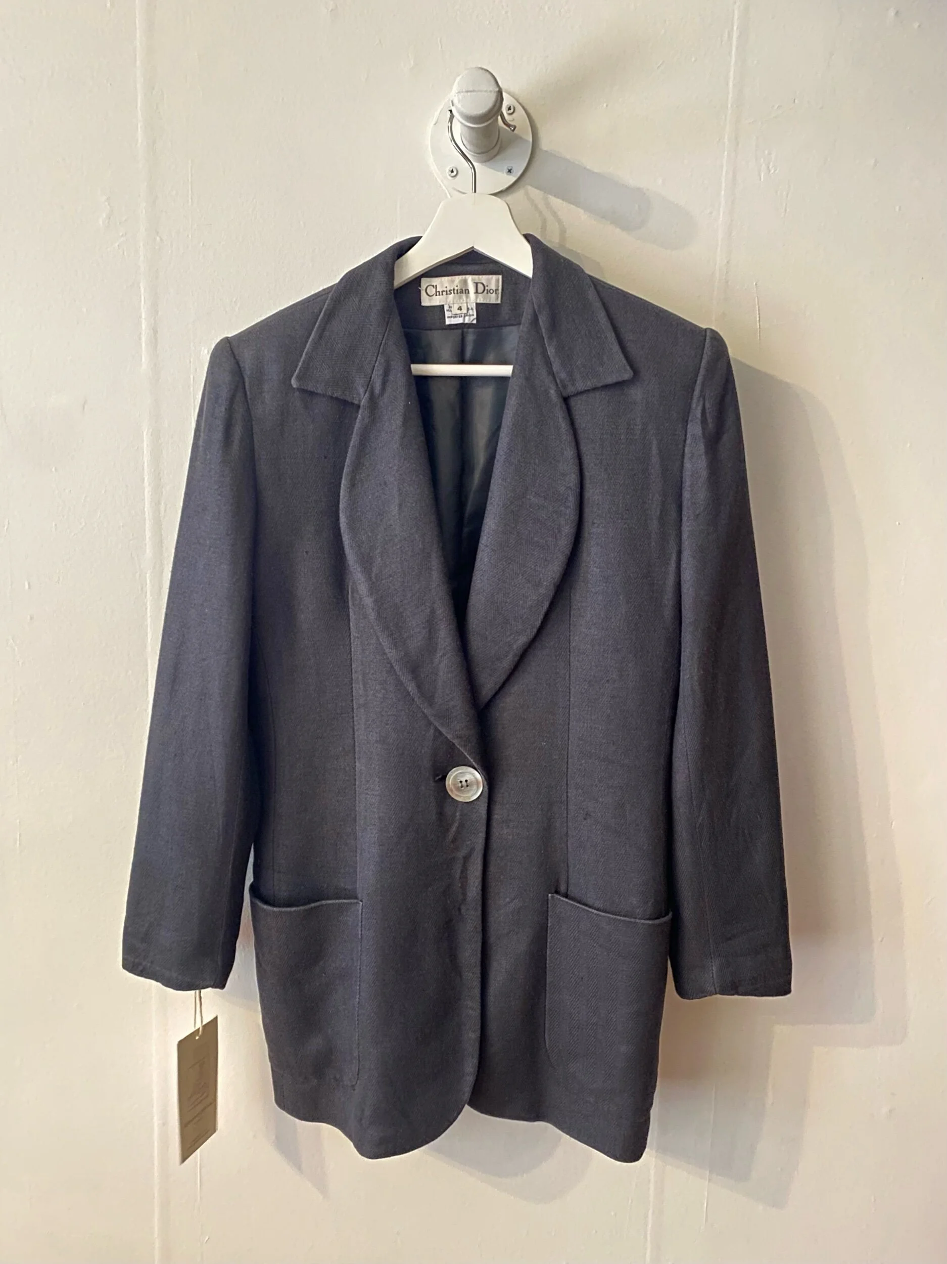 B383761D-E1BA-4321-9E75-6550727FD5BD