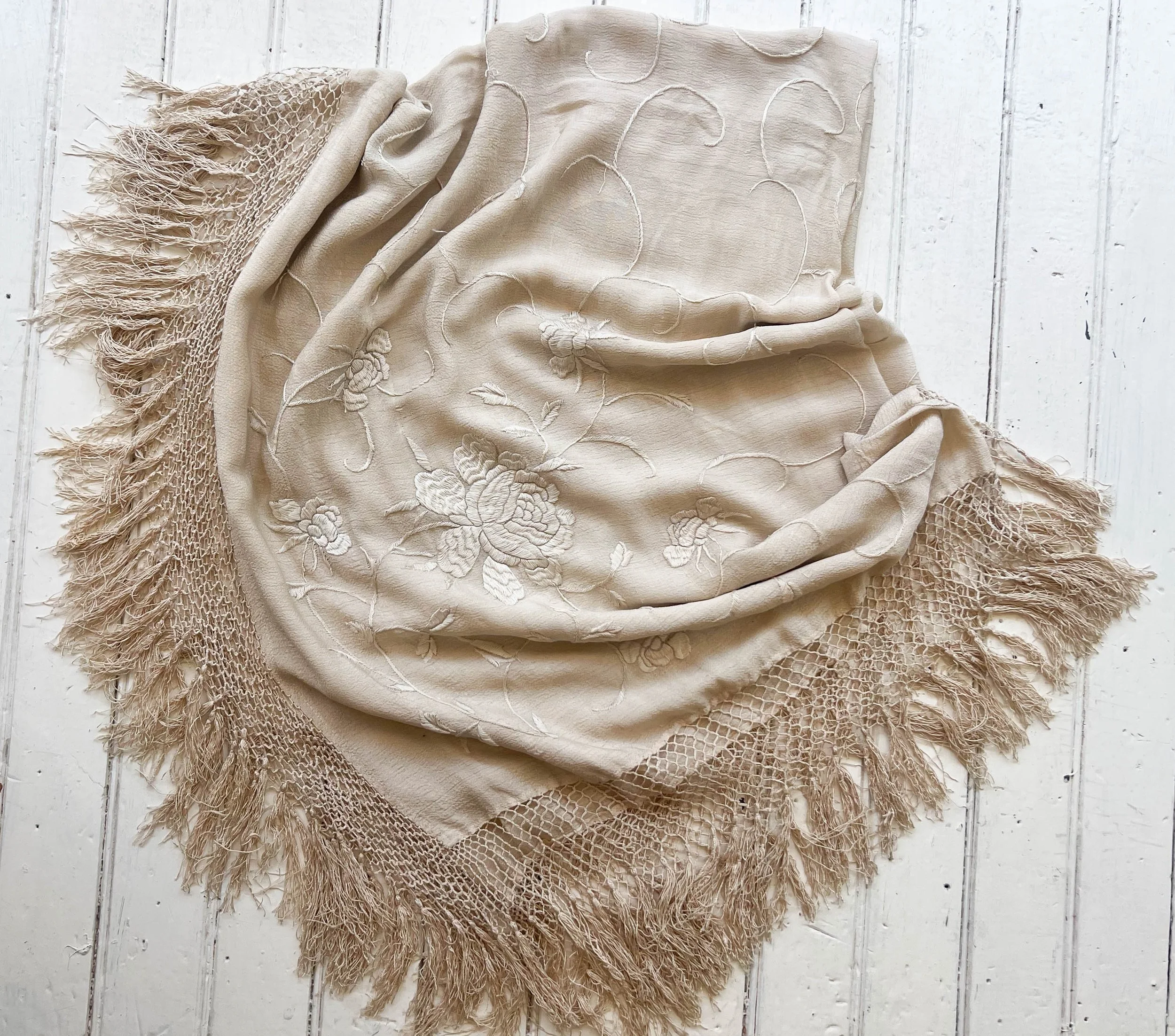 WHITE PIANO SHAWL (1 of 3).jpg