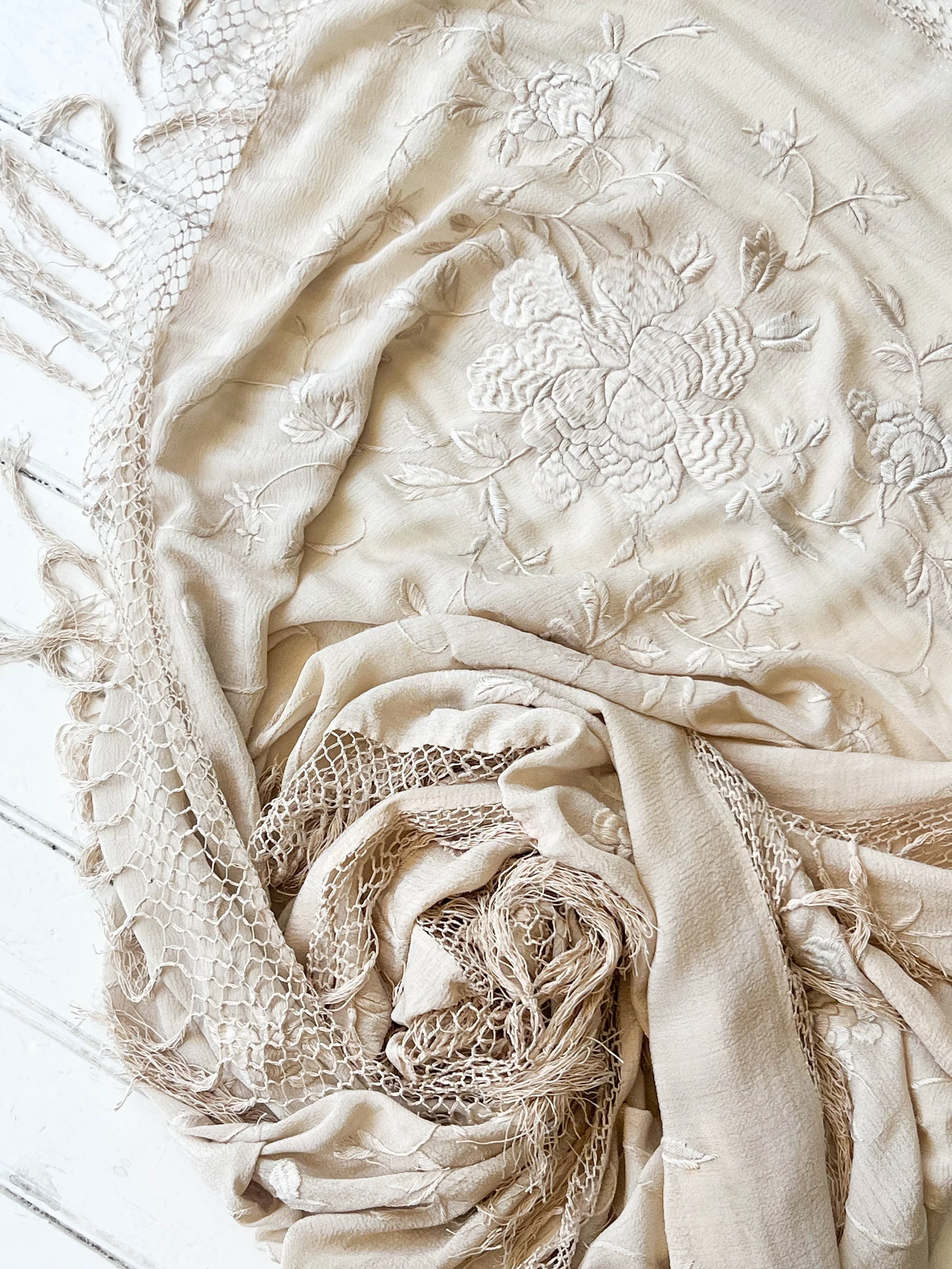 WHITE PIANO SHAWL (2 of 3).jpg