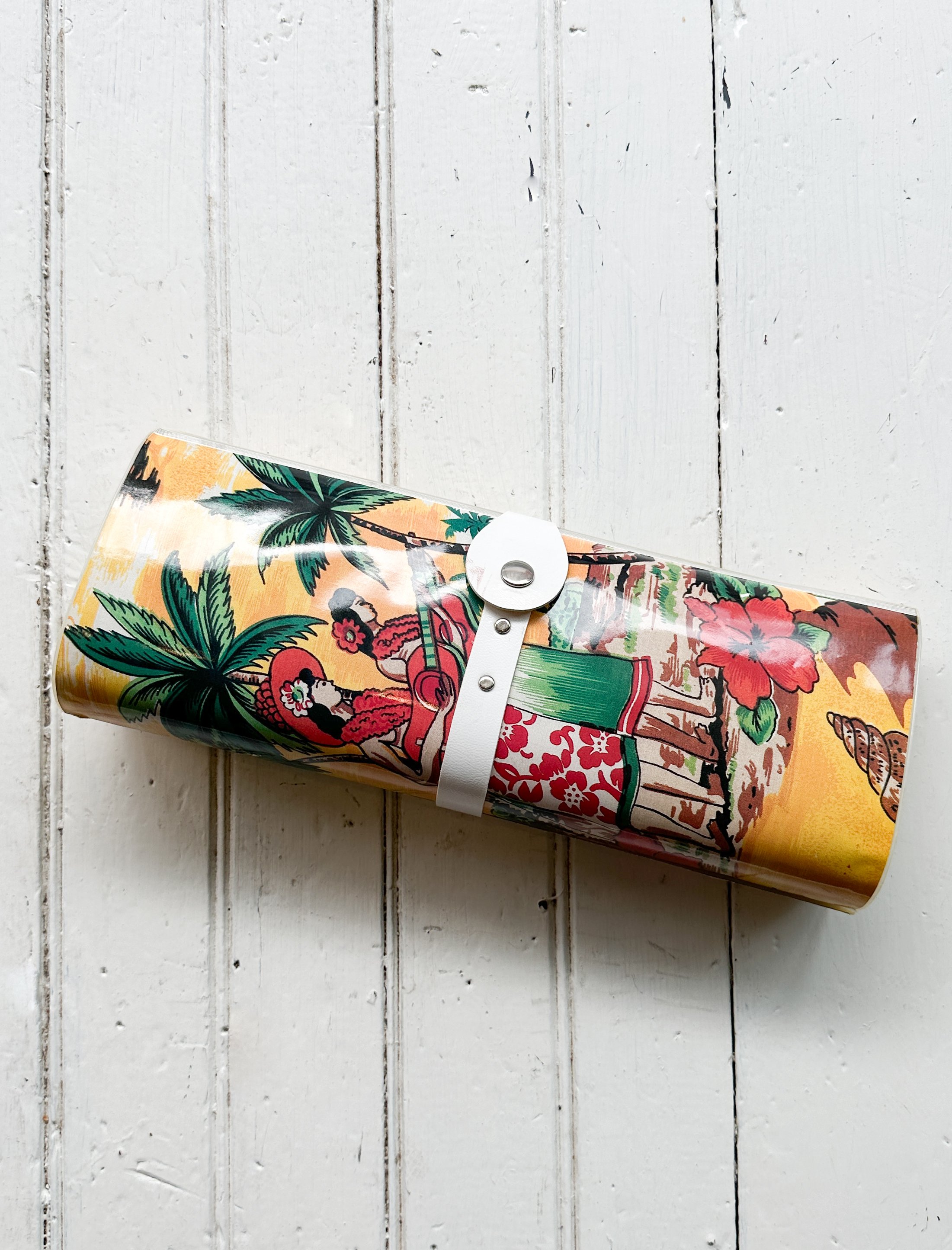 HAWAIIAN MAGAZINE CLUTCH (1 of 3).jpg