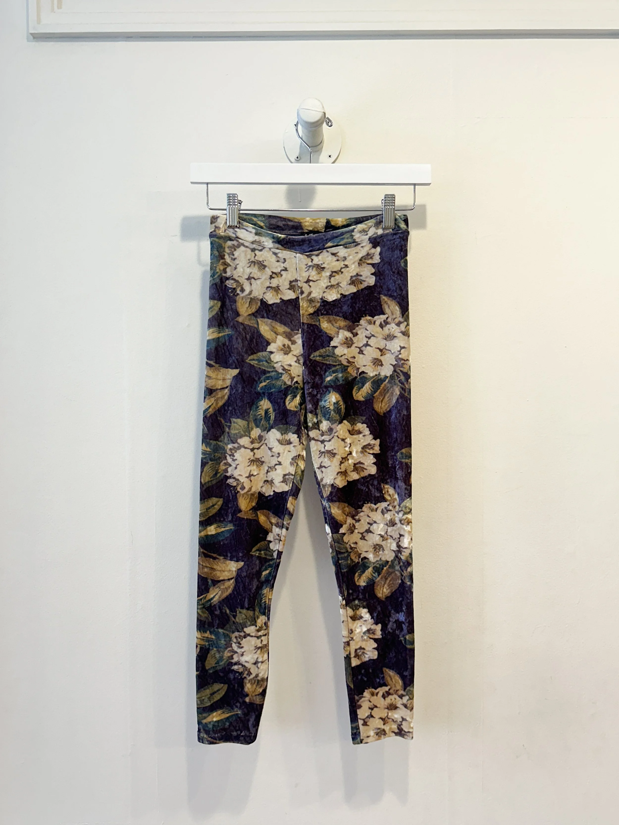 betsey johnson leggings (1 of 3).jpg