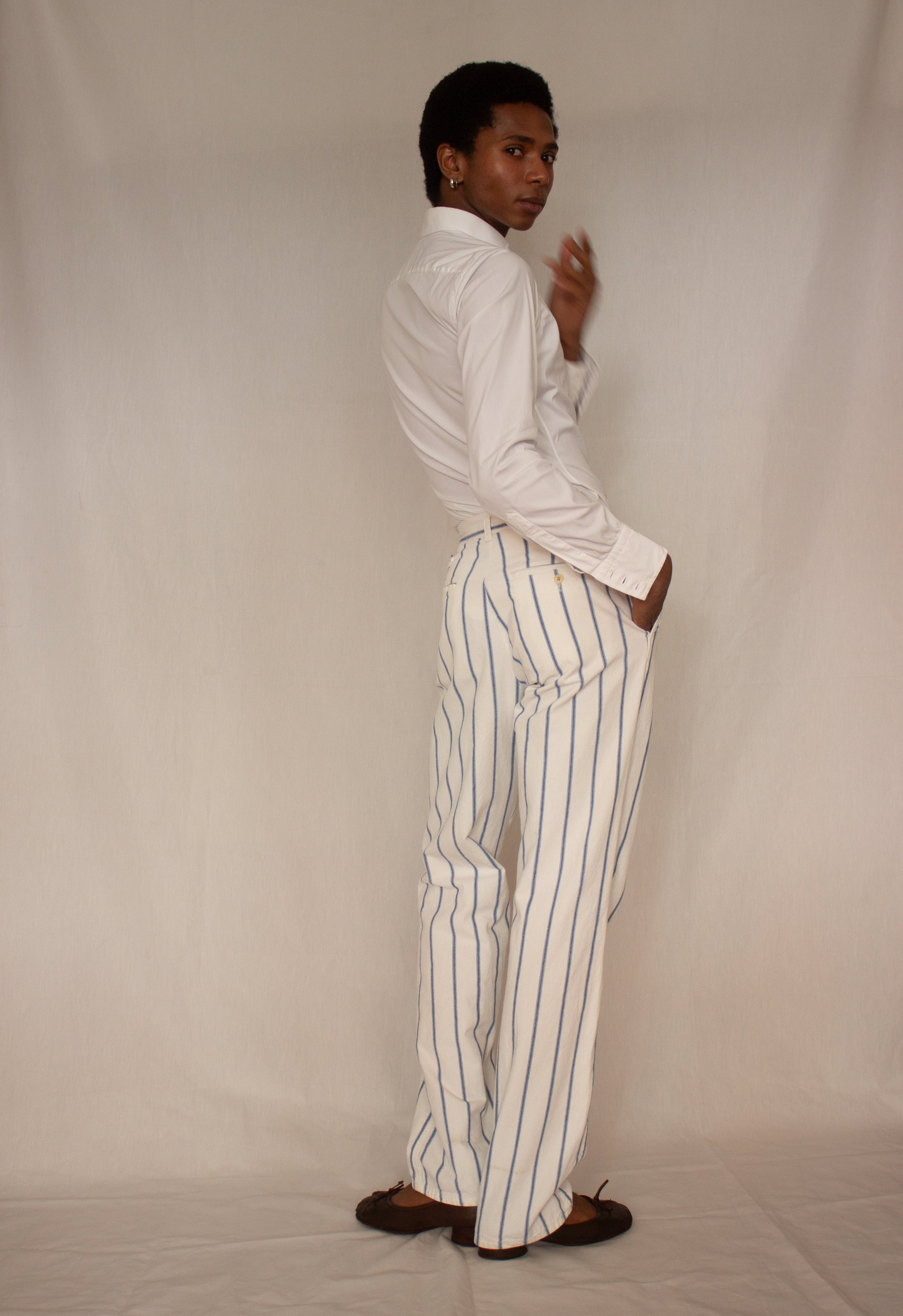 white and blue outfit (5 of 8).jpg