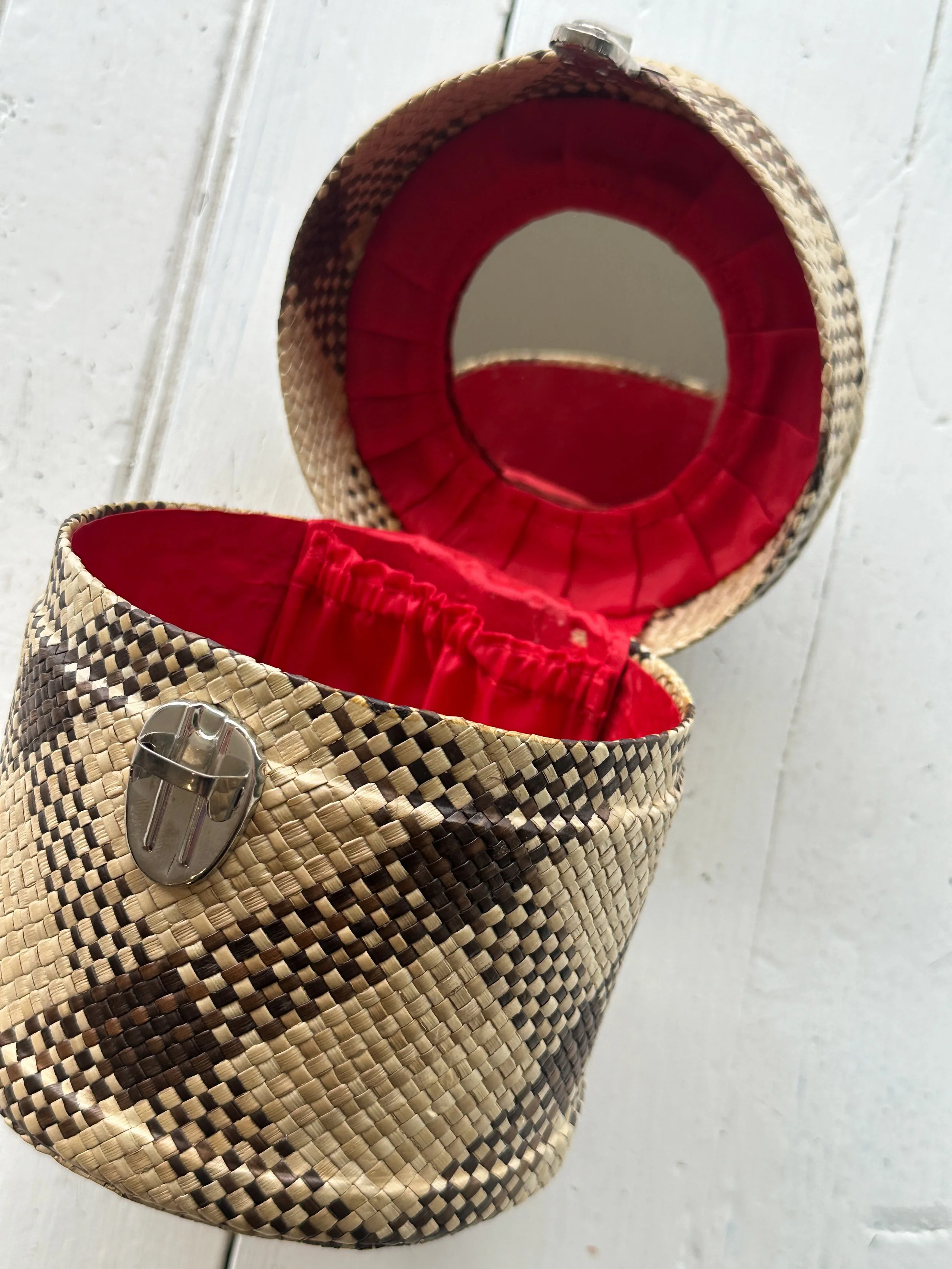straw bag (3 of 4).jpg
