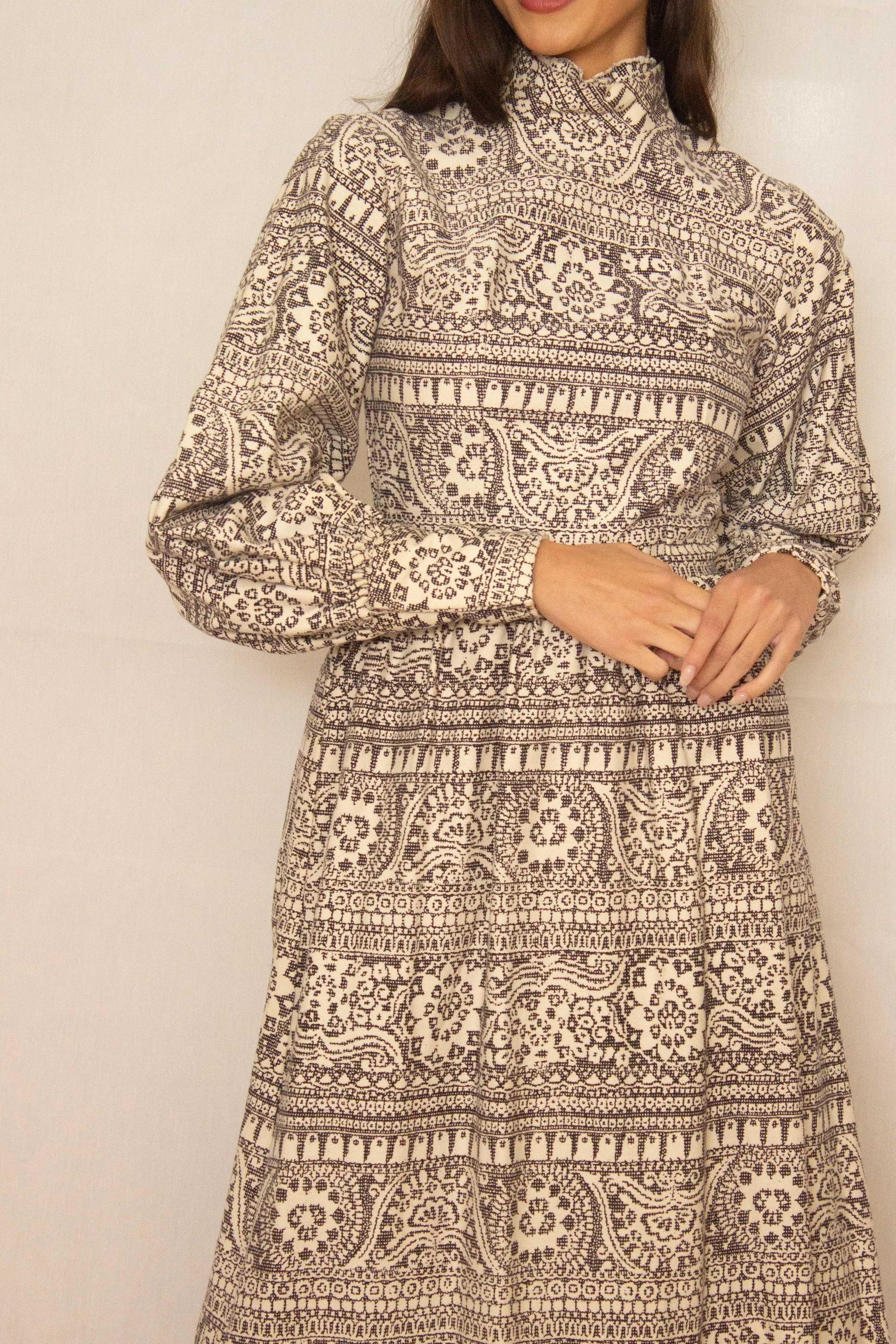 lace gown (4 of 5).jpg