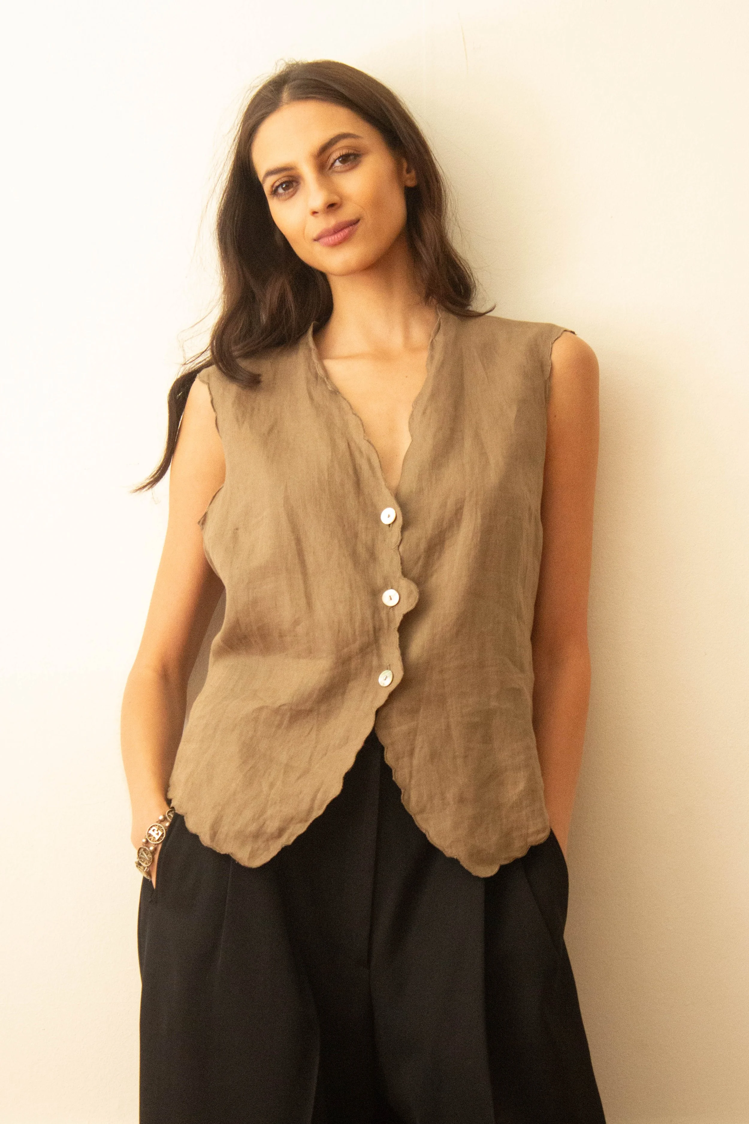 linen scalloped vest final (2 of 4).jpg