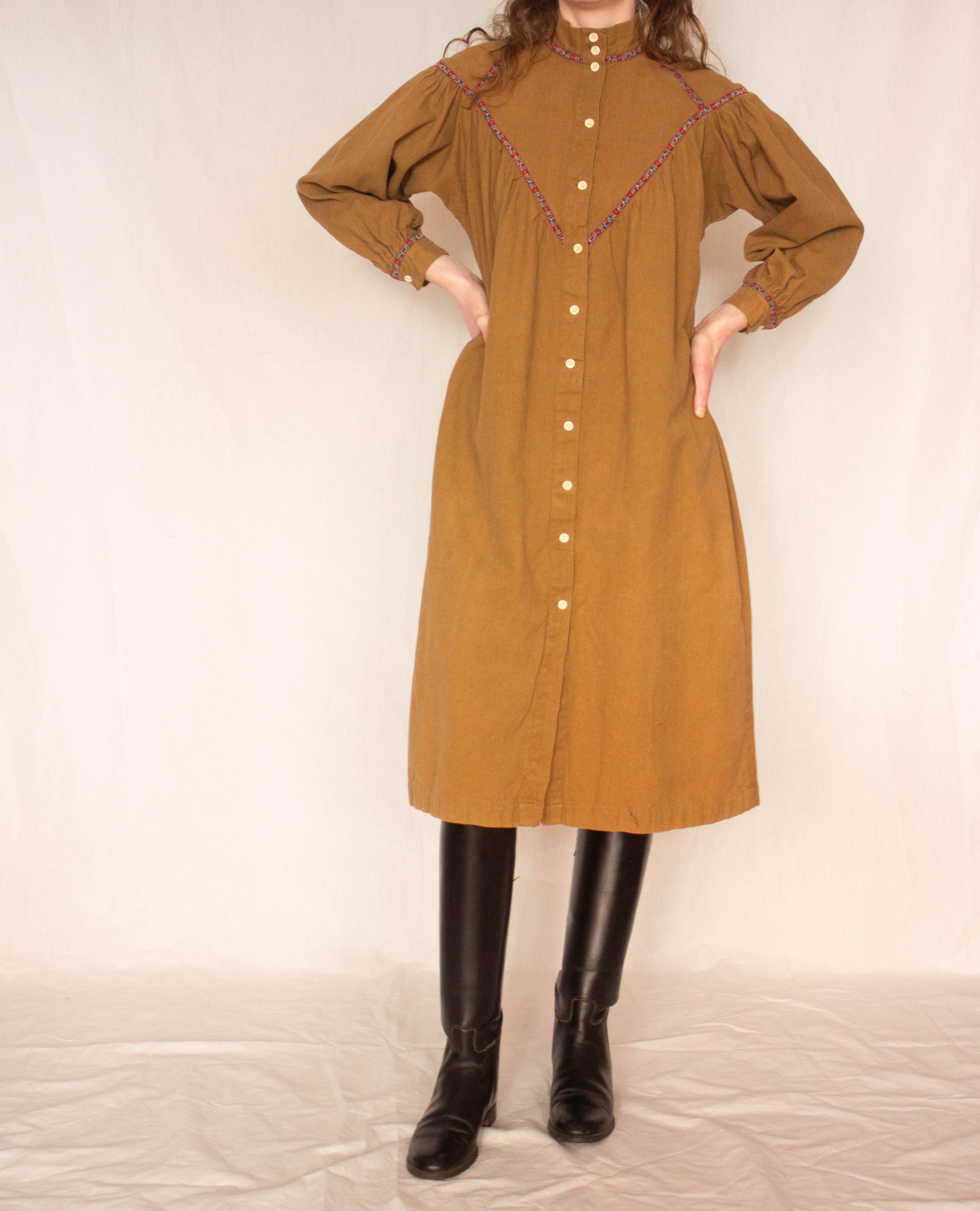 swiss trim dress (3 of 5).jpg