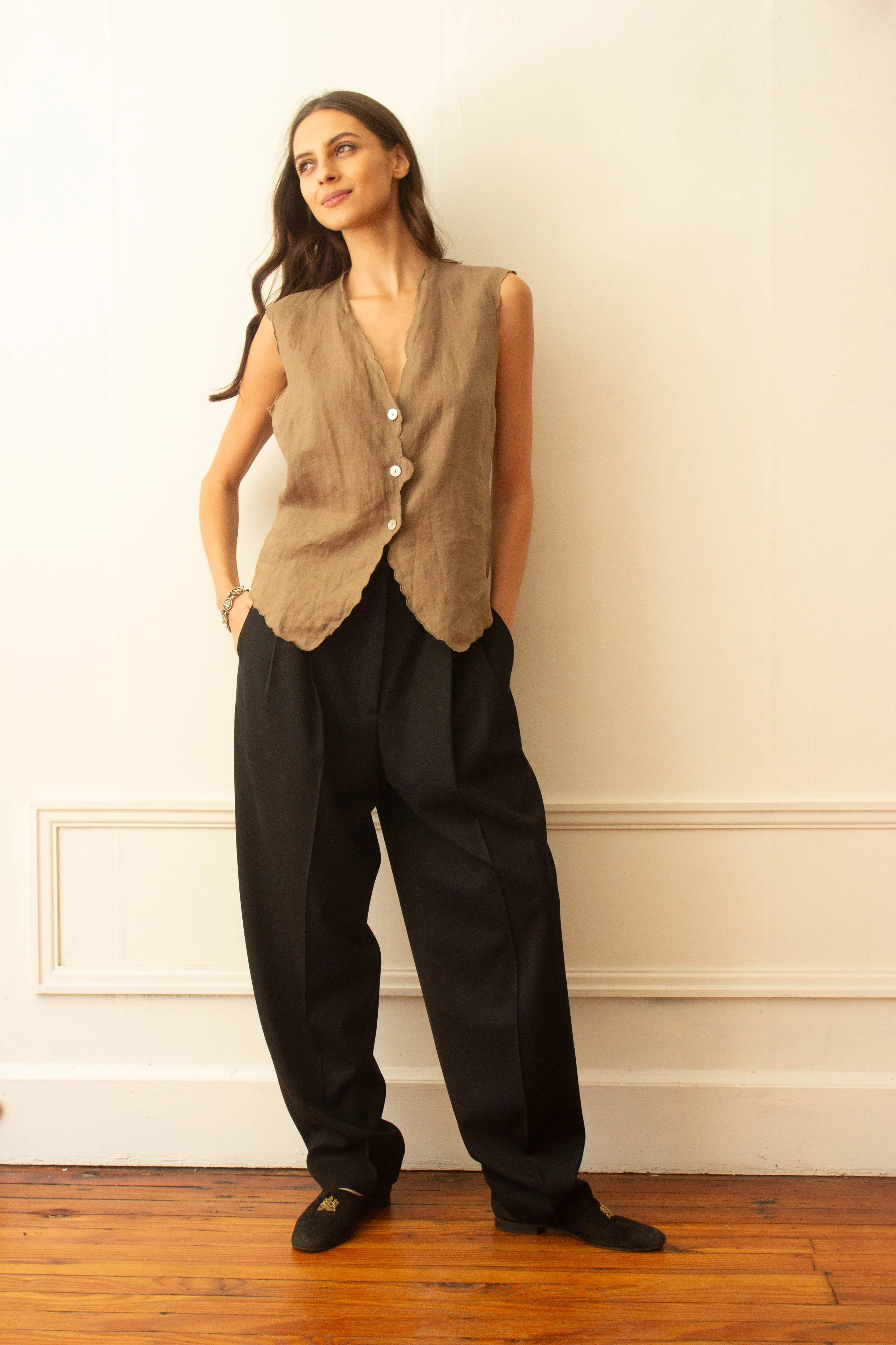linen scalloped vest final (1 of 4).jpg