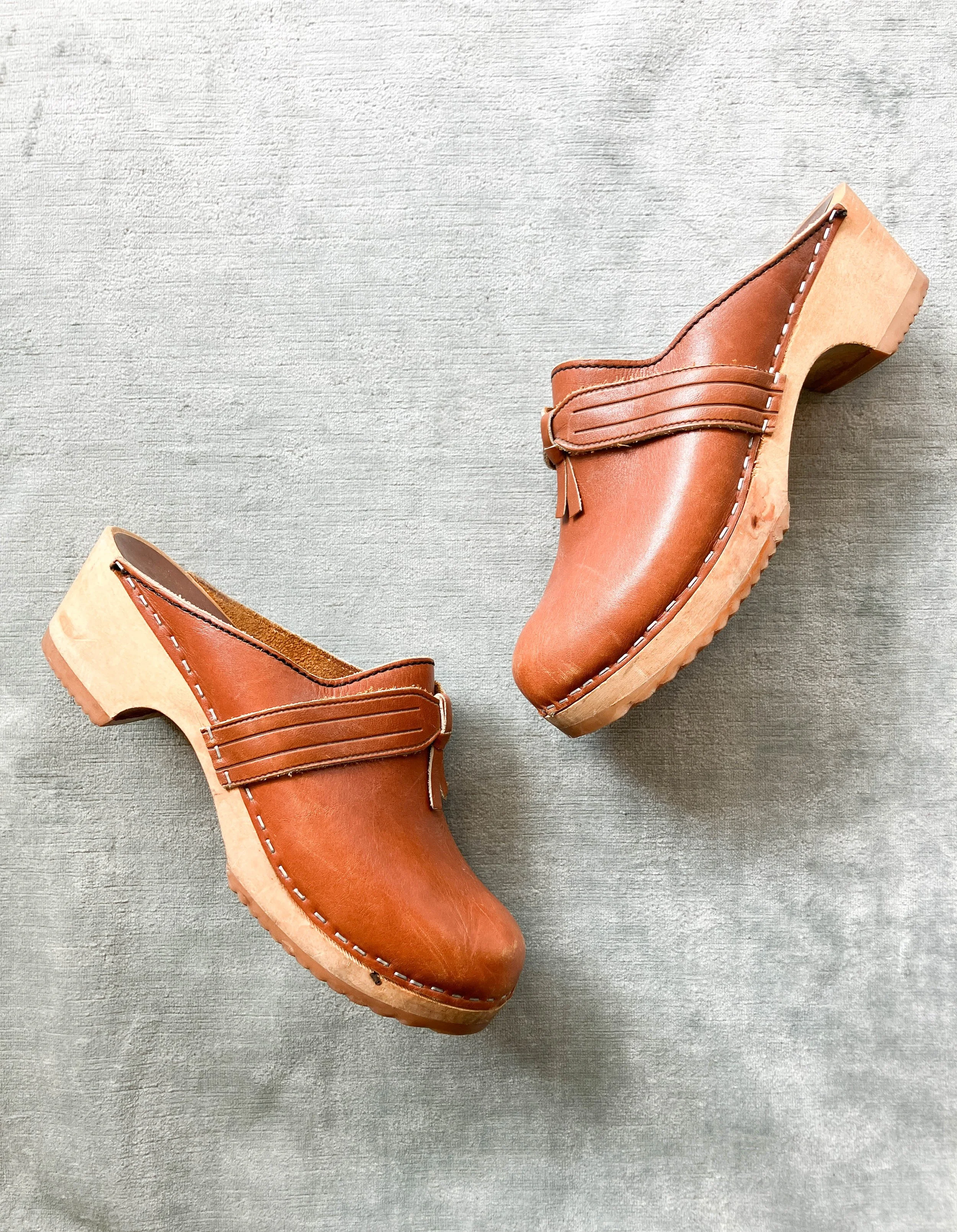 leather clogs (2 of 3)-2.jpg