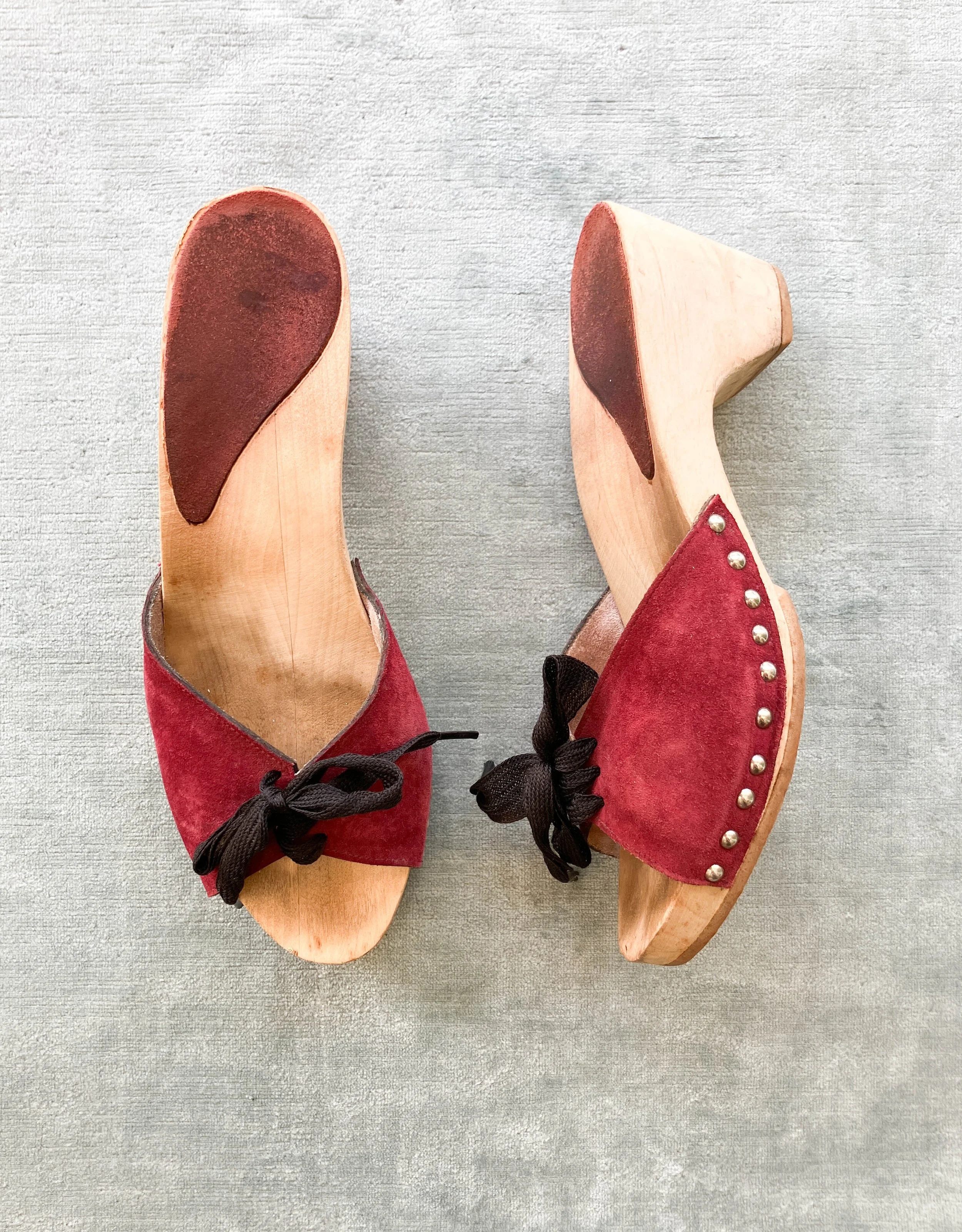 reddish clogs (2 of 6).jpg