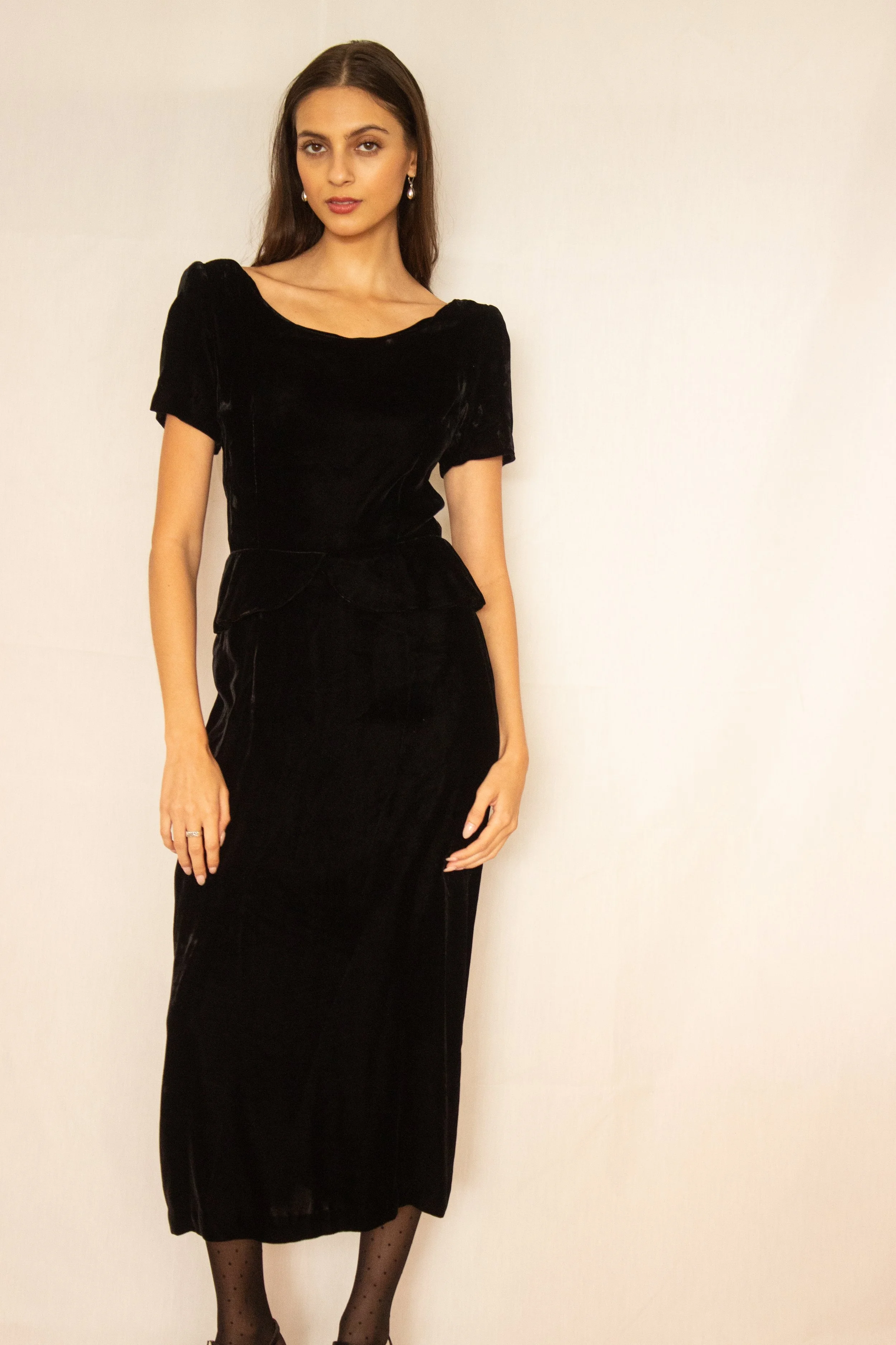 1940s velvet dress (2 of 5).jpg