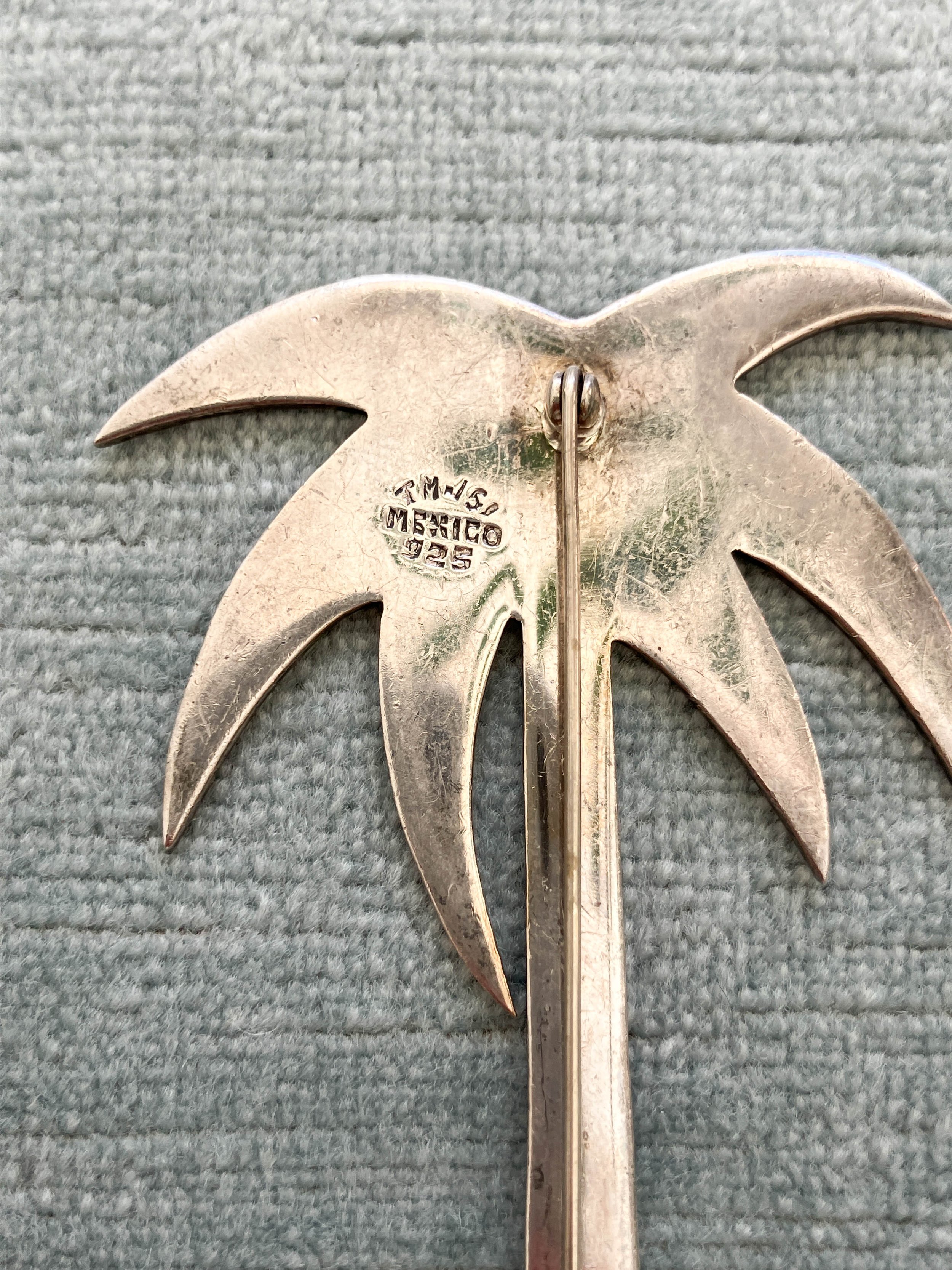 palm tree pin (3 of 3).jpg