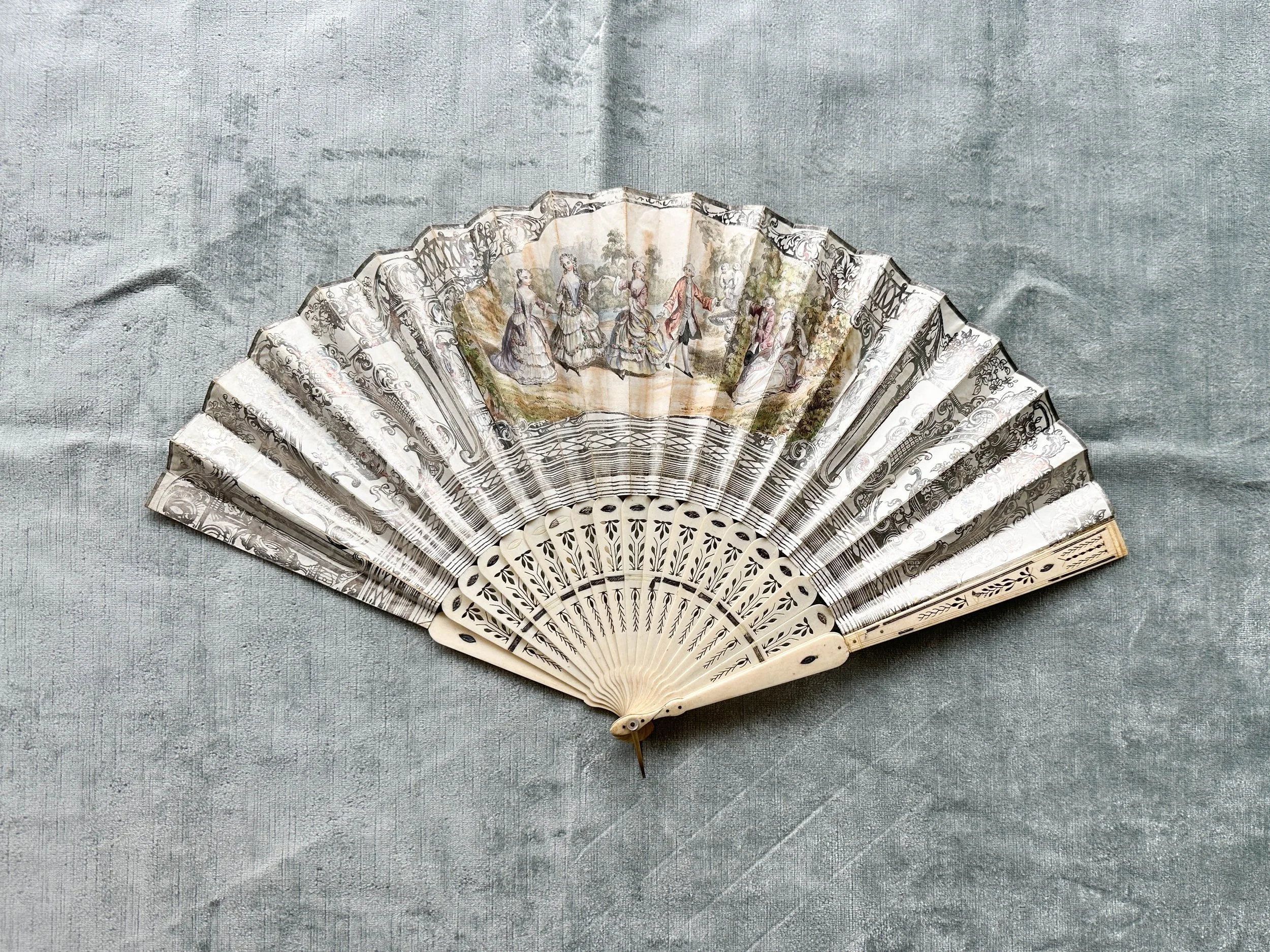 antique fan (2 of 3).jpg