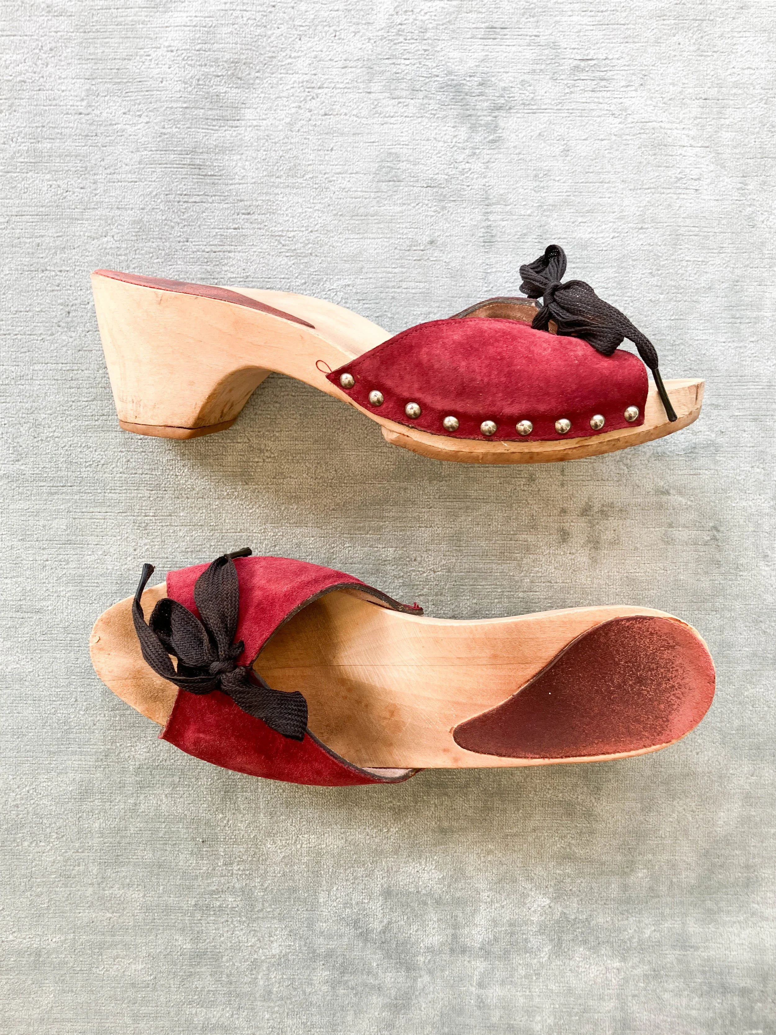reddish clogs (4 of 6).jpg