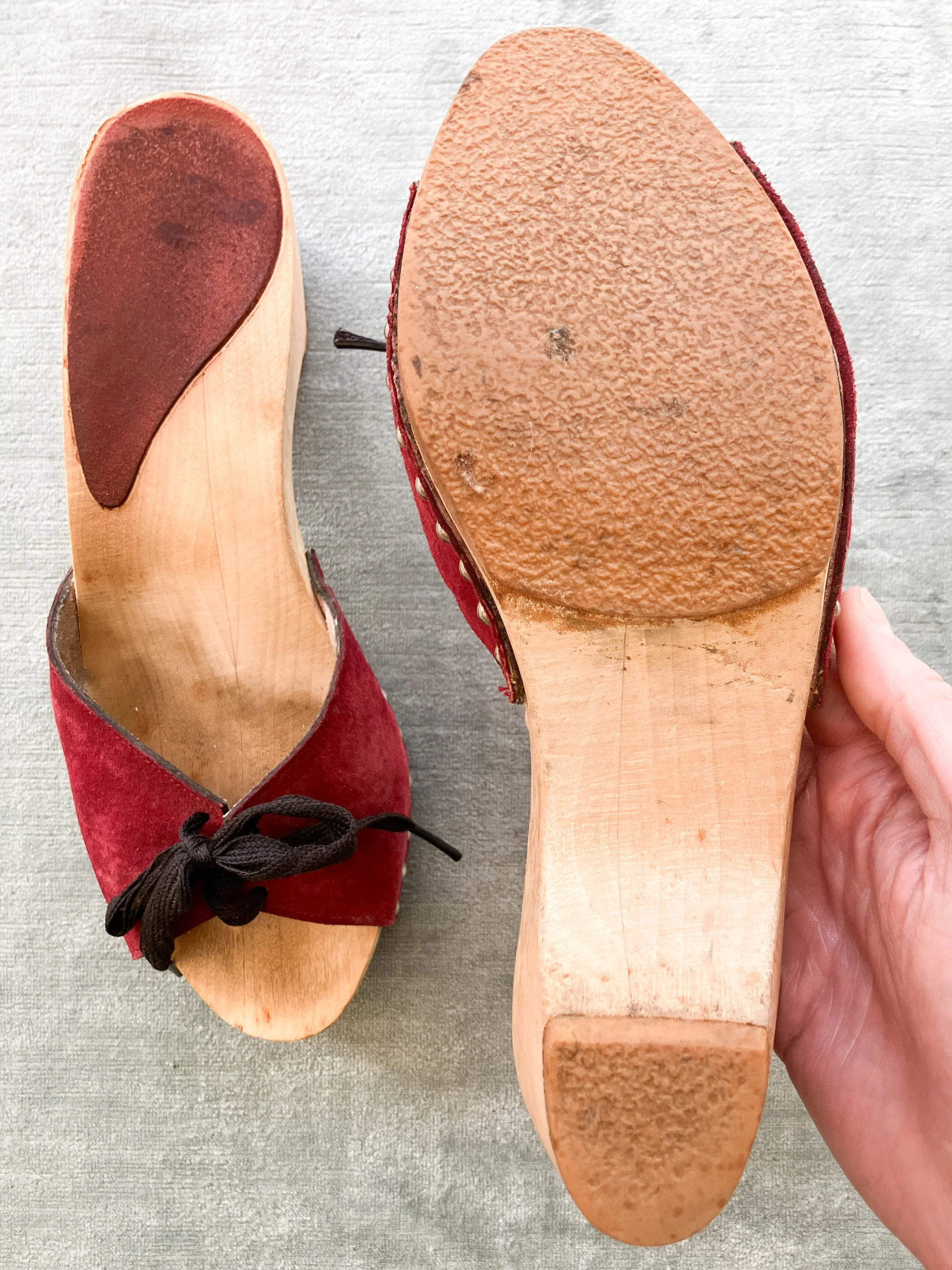 reddish clogs (6 of 6).jpg