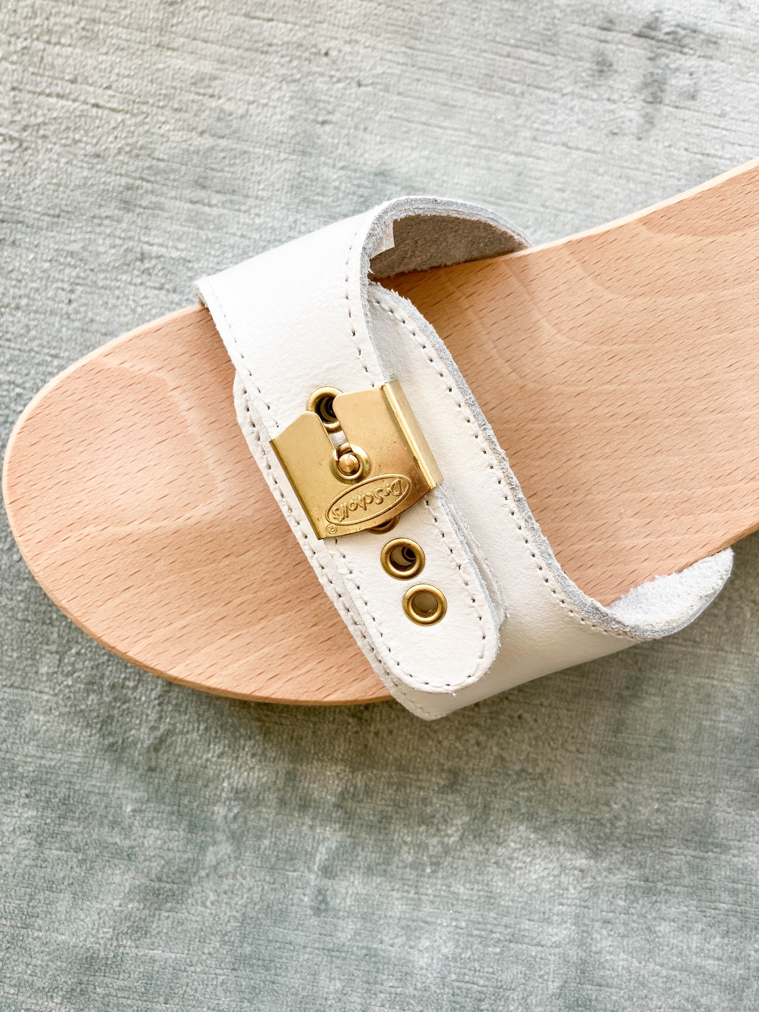 doctor scholls white (7 of 8).jpg