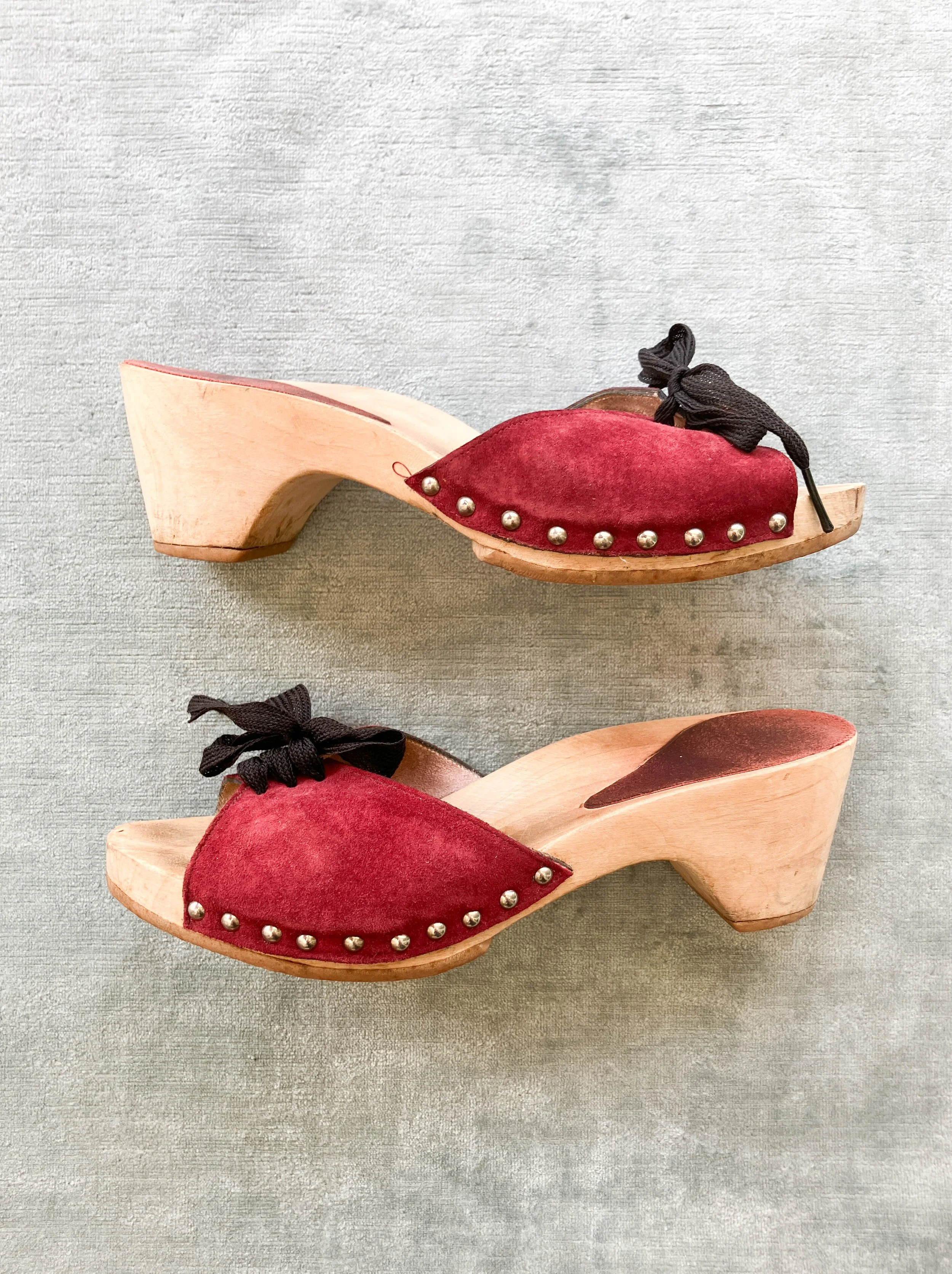reddish clogs (3 of 6).jpg