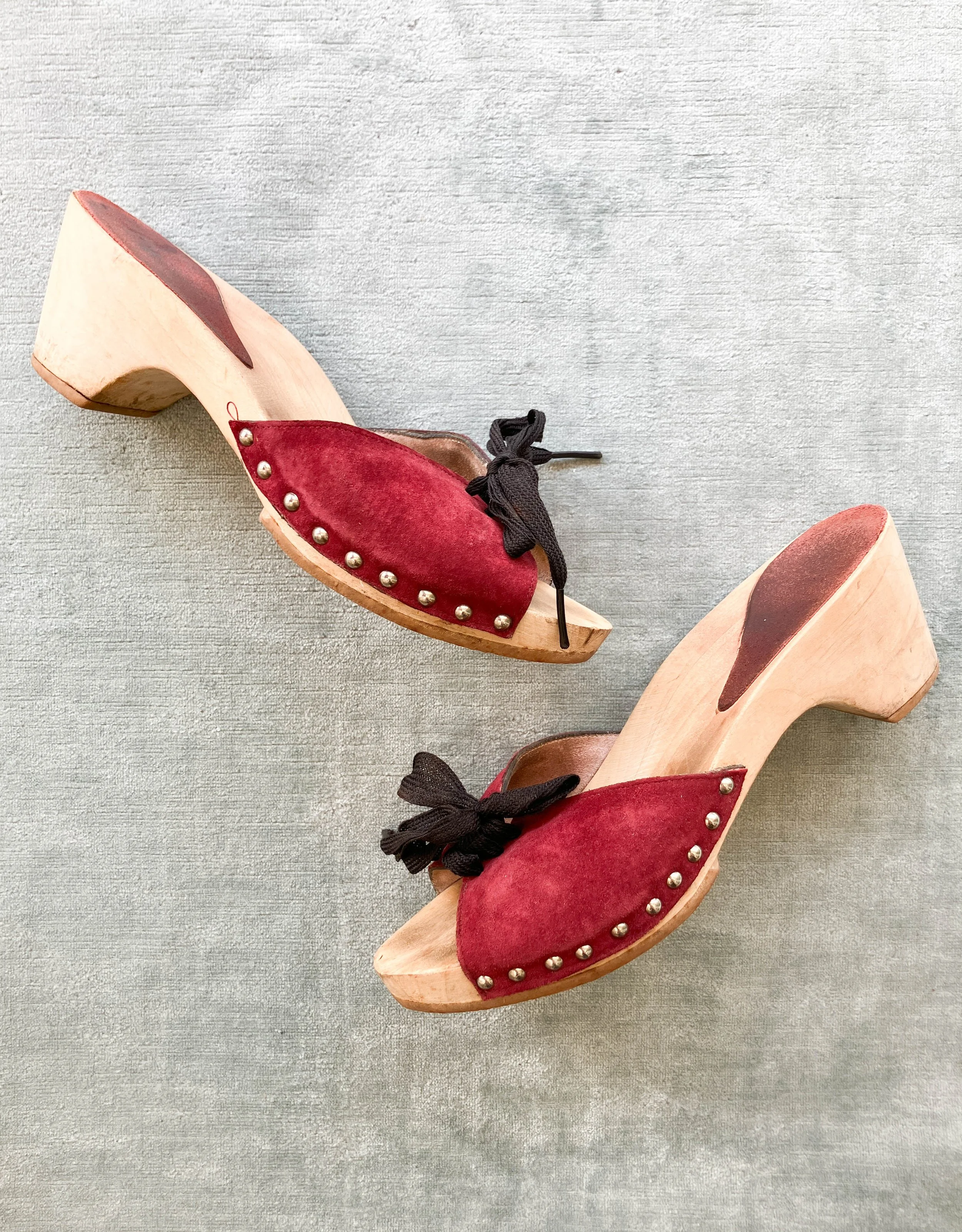 reddish clogs (5 of 6).jpg