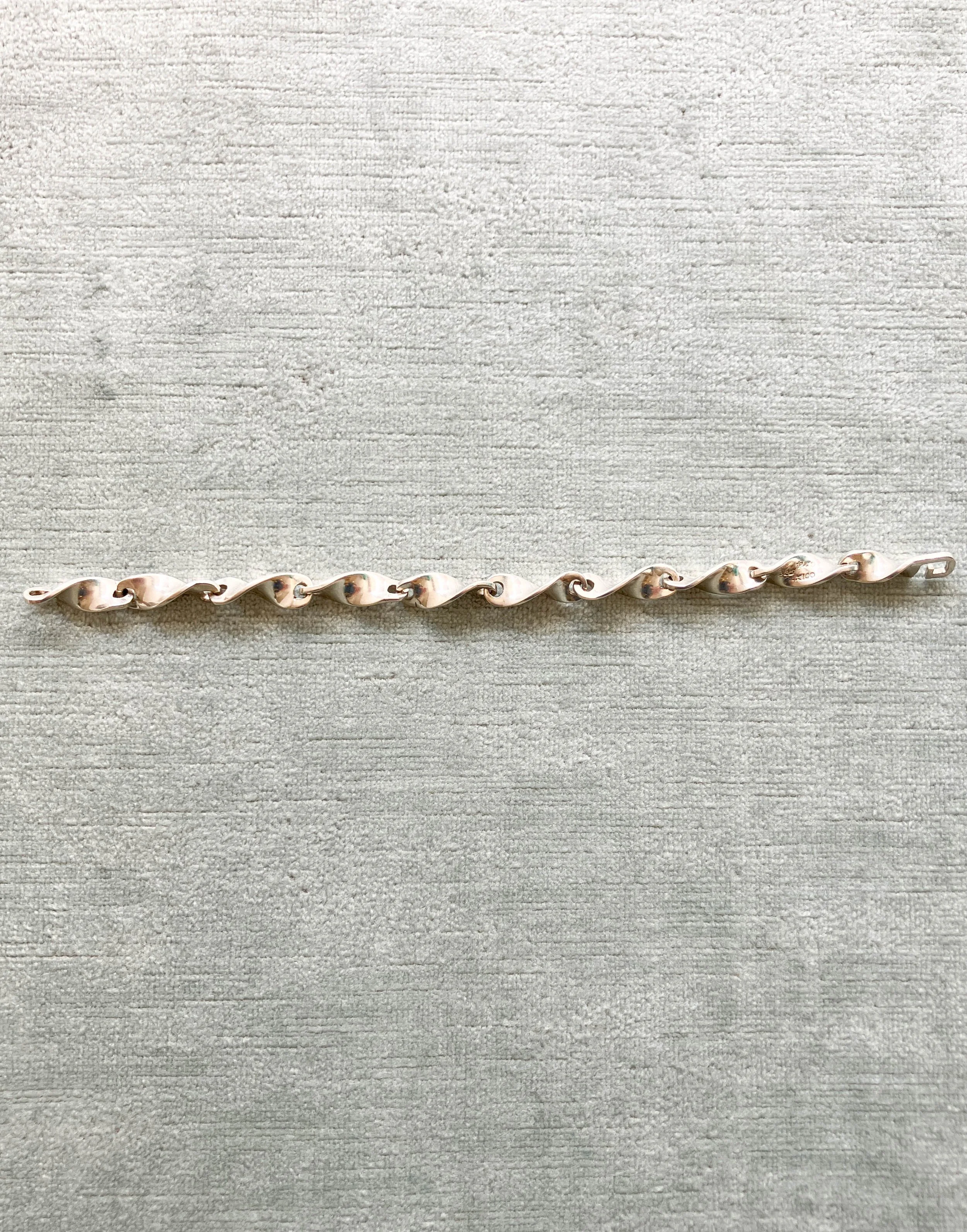 twist link (2 of 5).jpg