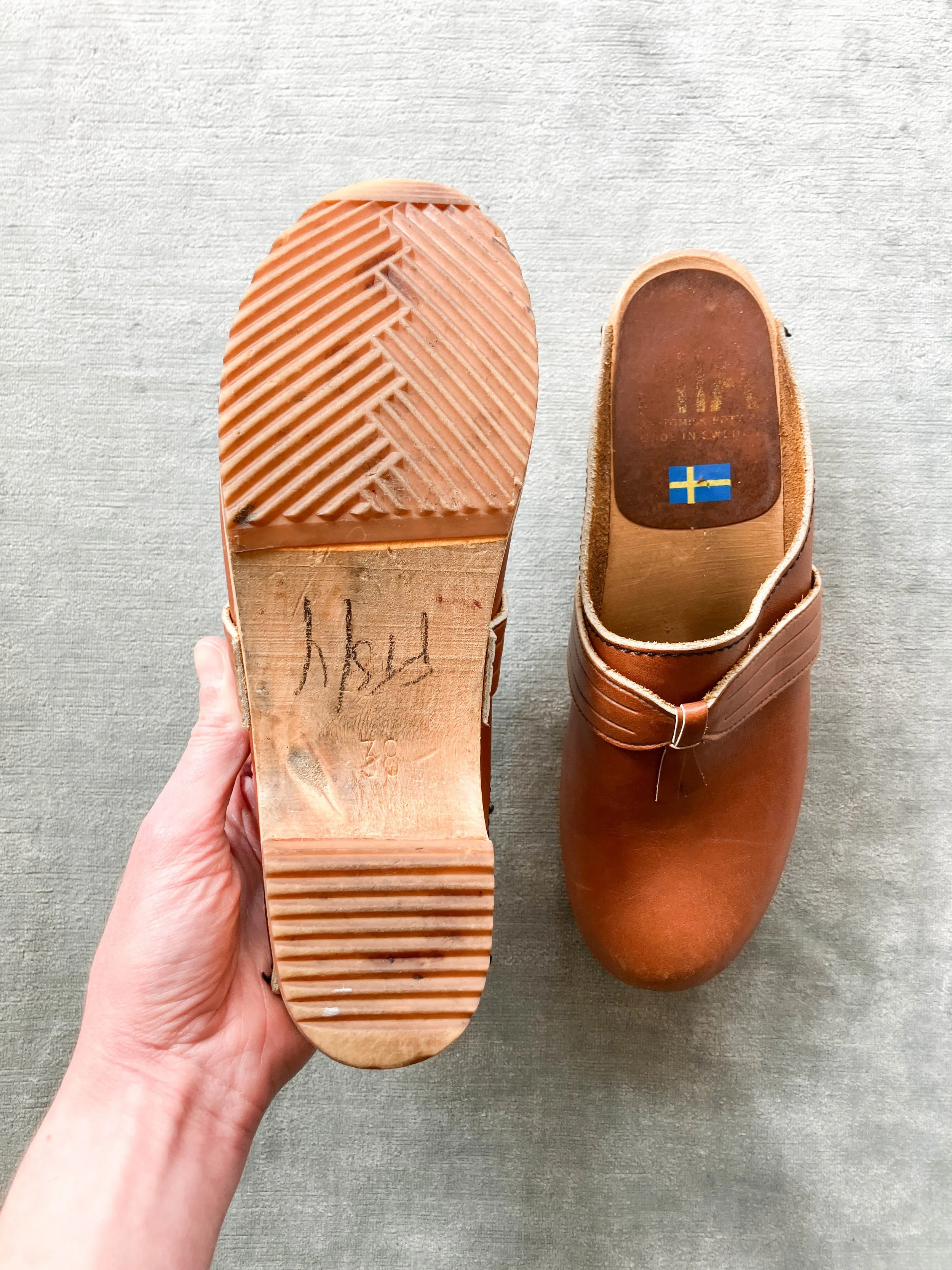 leather clogs (3 of 3)-2.jpg
