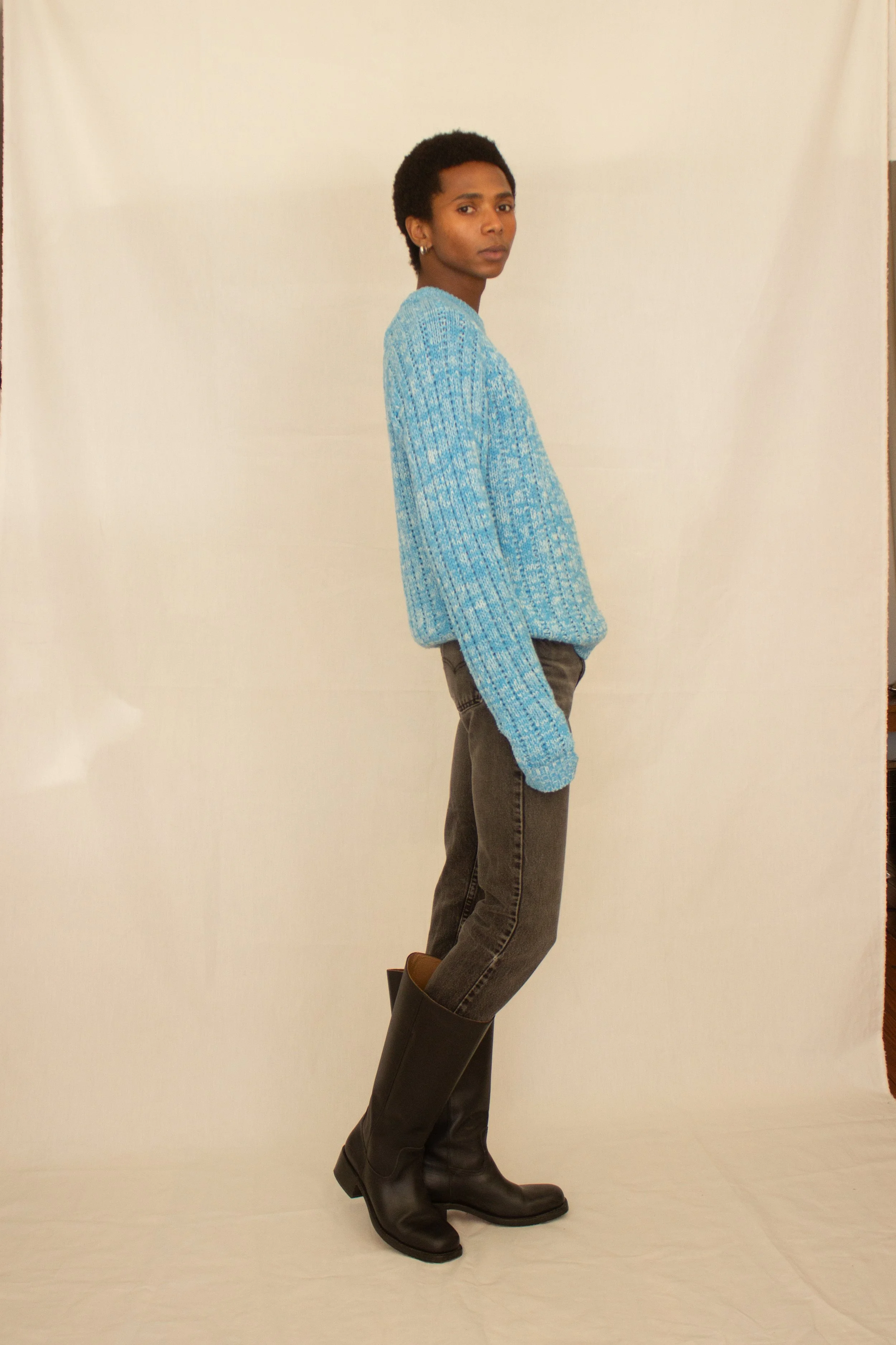 blue sweater and levis (6 of 8).jpg