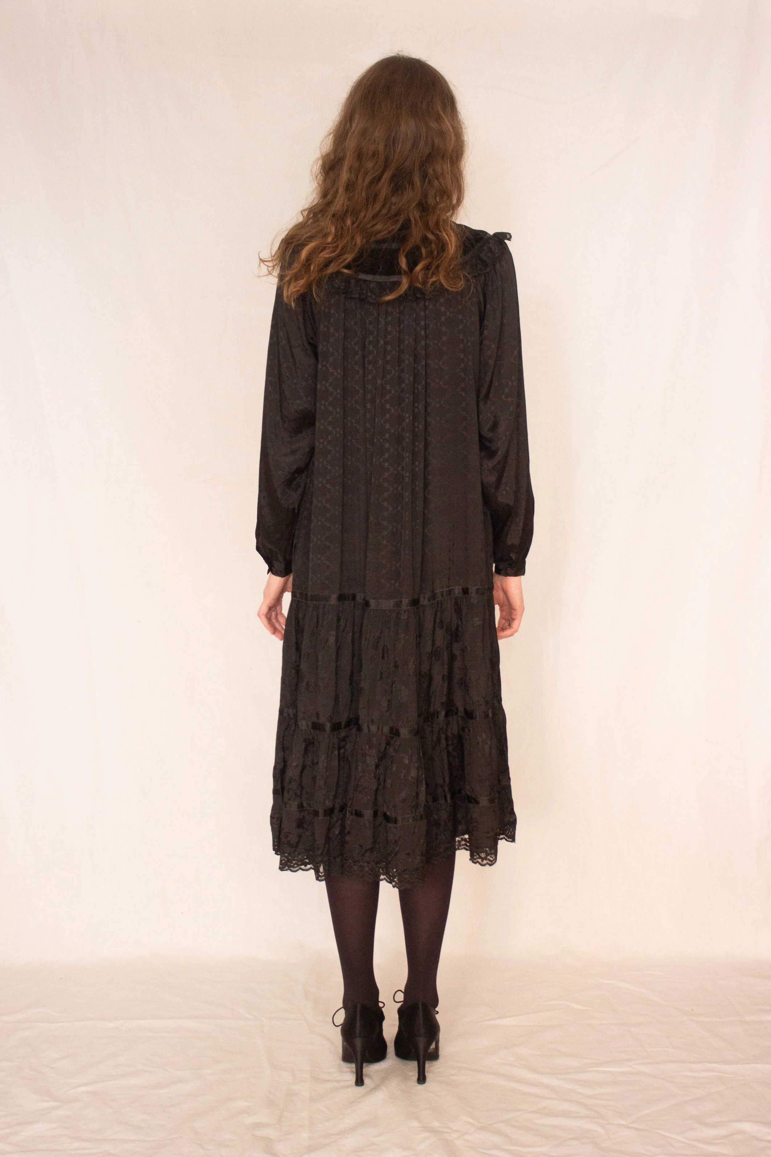 indian gold embroidered dress (6 of 8).jpg