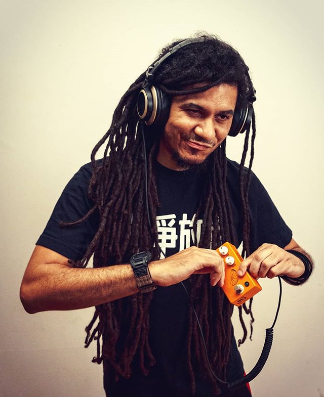 Checking , checking.. can you hear me? Checking, checking... Alright! Let's do this! .
.
.
#consumata #consumatasonidera #music #cumbia #ska #funk #reggae #upbeat #tropical #originalmusic #gypsy #latin #pedals #effects #surf #psychedelic #nyc #bkmade #madeinnyc #merengue #brooklyn #rootsmusic #multilingual #fun #party #band #livemusic