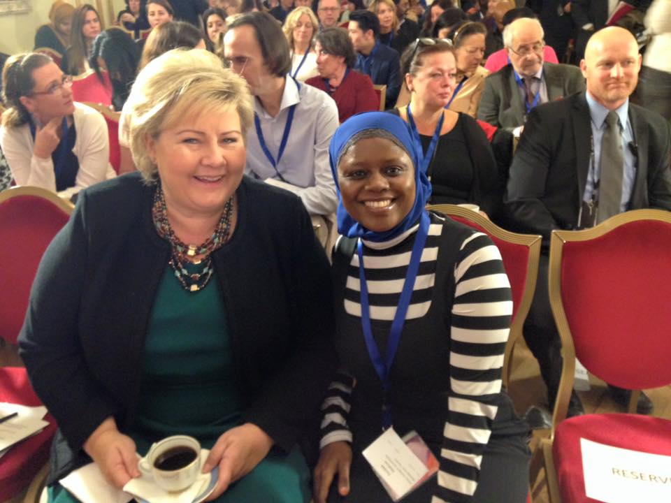 Abloom-leder Faridah og statsminister Erna Solberg sammen på konferanse i 2015. Nå er det snart tid for Kvinnedagen igjen, og da vil Abloom-Faridah tale i Drammen. —&nbsp;Kvinner kan, kvinner vil og kvinner får det til!&nbsp;