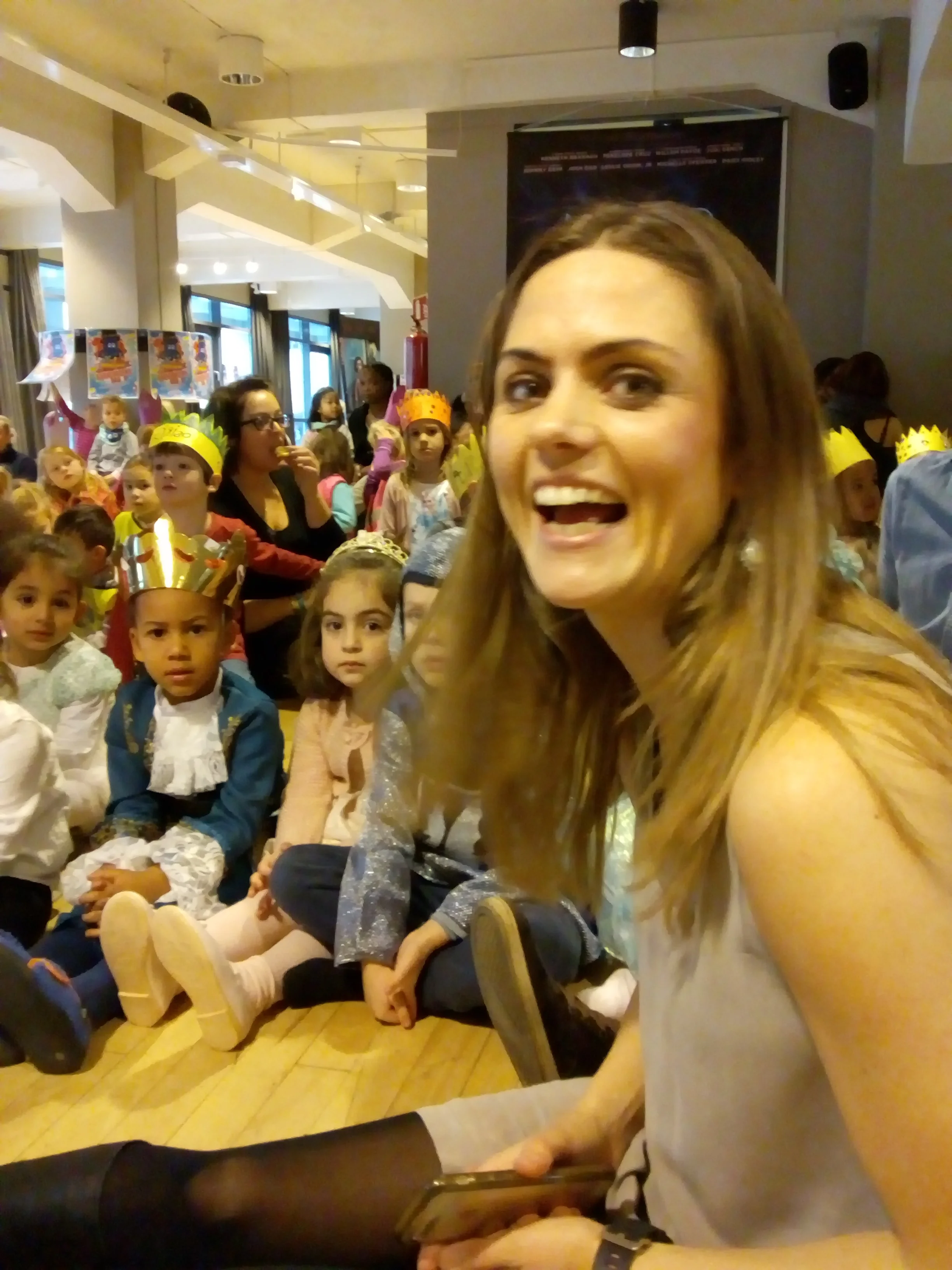 Barn og voksne lot seg begeistre av opplegget under Abloom filmfestival. Blant annet Sjokoladefabrikken barnehage og pedagogisk leder Maren Støyva Estrada. 