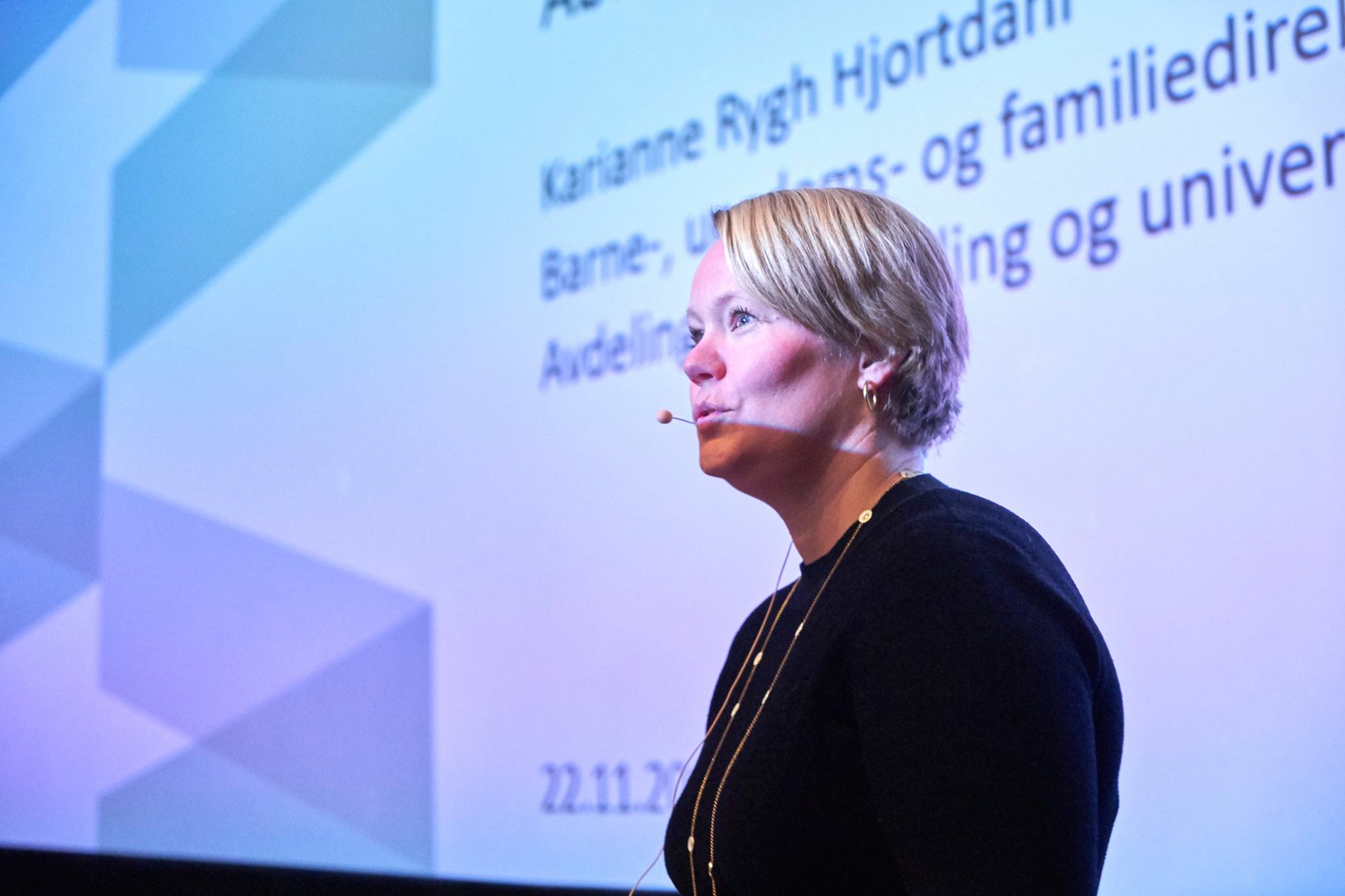 Karianne Rygh Hjortdahl fra Barne-, ungdoms- og familiedirektoratet på Abloom Fagkonferanse. 22. november 2018 på Saga Kino.