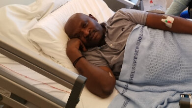 Baba Kankani på sykehus etter å ha fått slag. Foto: Privat