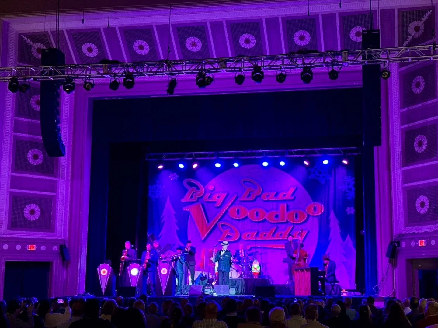 That was a fun one, @plymouthmemorialhall ✨💃

#PlymouthMemorialHall #BBVDtour #swingmusic