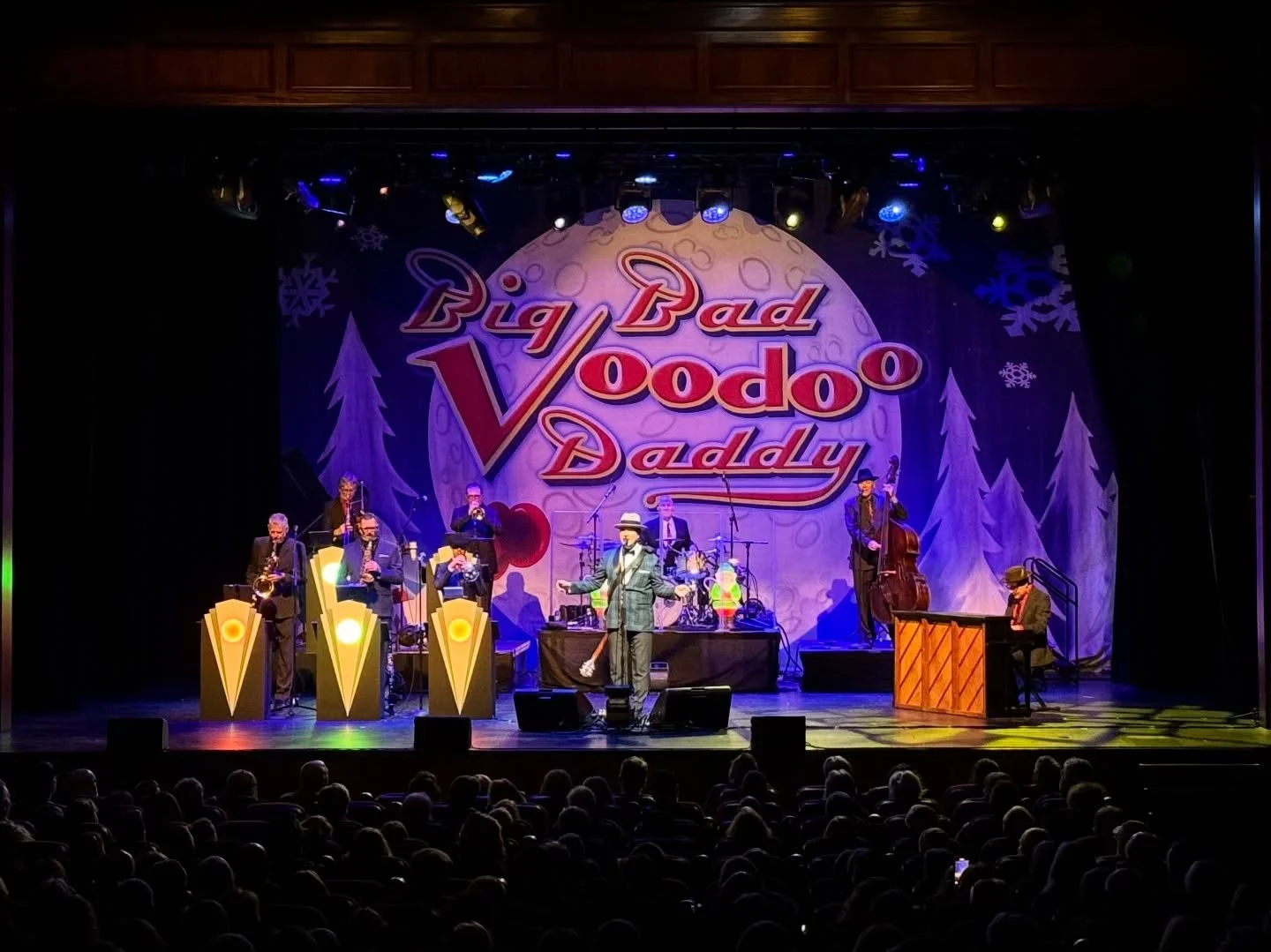 The holidays are in the house! Thanks for having us, Cranston! 

#RhodeIsland #ParkTheatre #Cranston