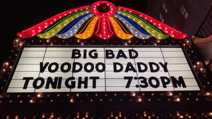 Waukegan, Illinois! 🎄 The @genesee_theatre was so beautiful. Thanks for having us! 

#BBVD #holidayshow